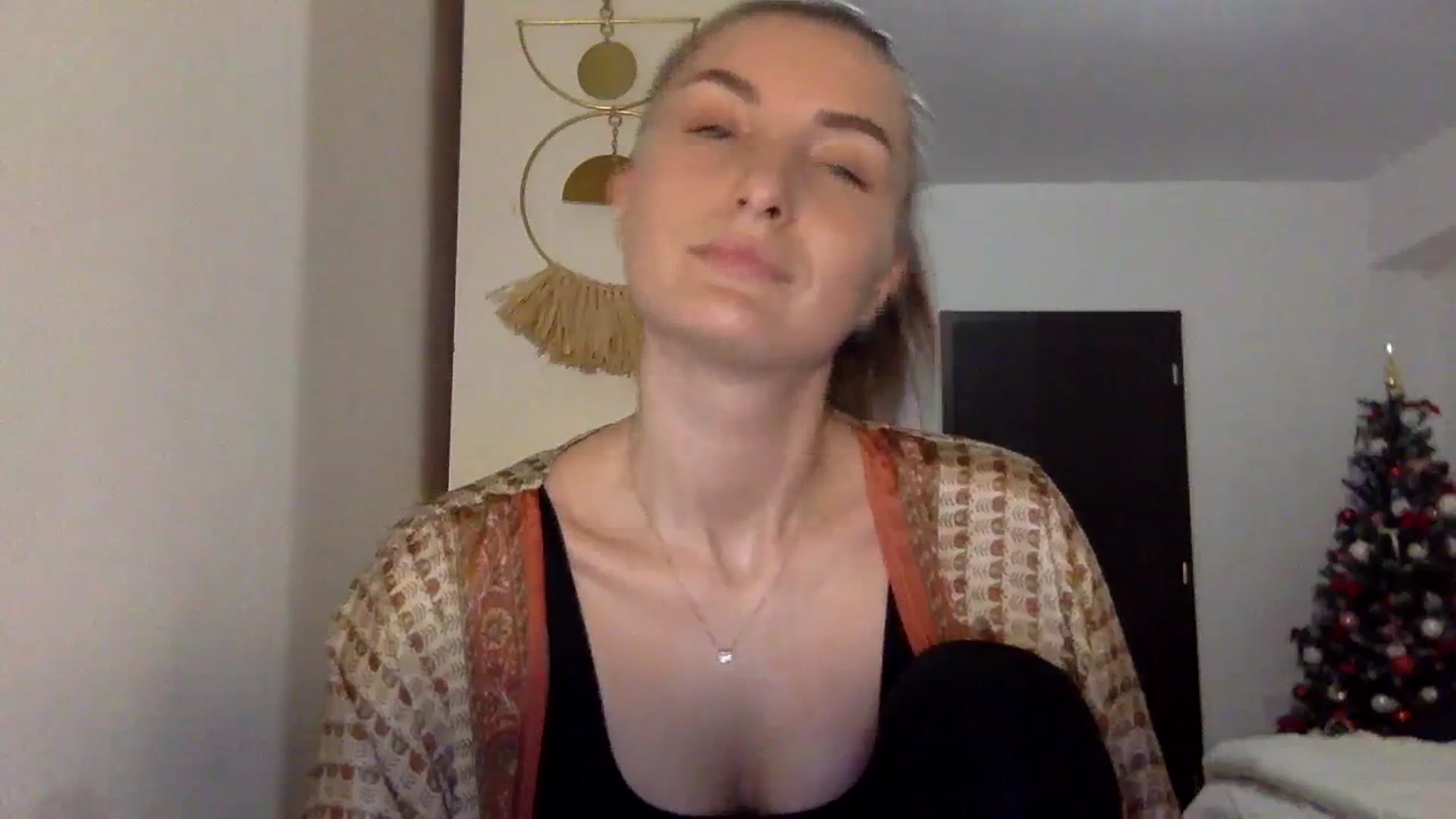 Gallery image thumbnail from EmilyRosier's myfreecams stream on, 12/09/2023, 22:25 image 6 of 20