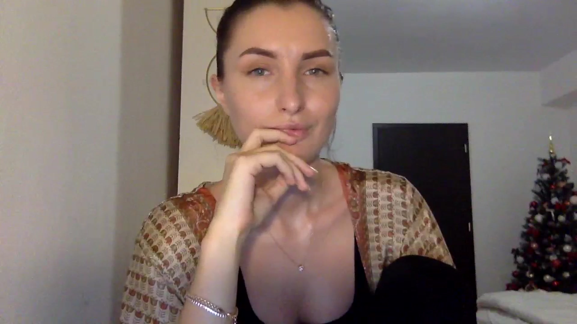 Gallery image thumbnail from EmilyRosier's myfreecams stream on, 12/09/2023, 22:25 image 10 of 20