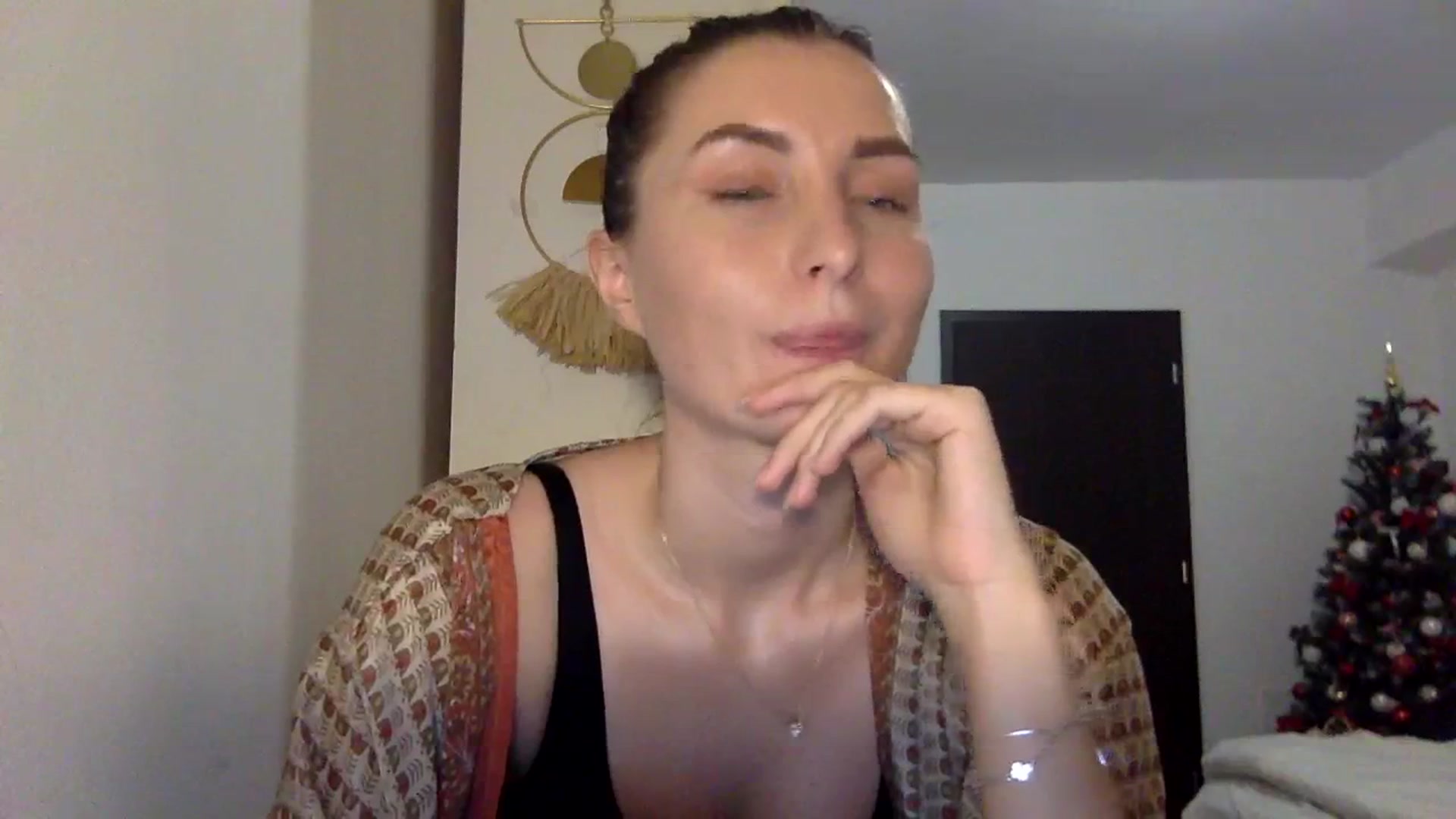 Gallery image thumbnail from EmilyRosier's myfreecams stream on, 12/09/2023, 22:25 image 17 of 20