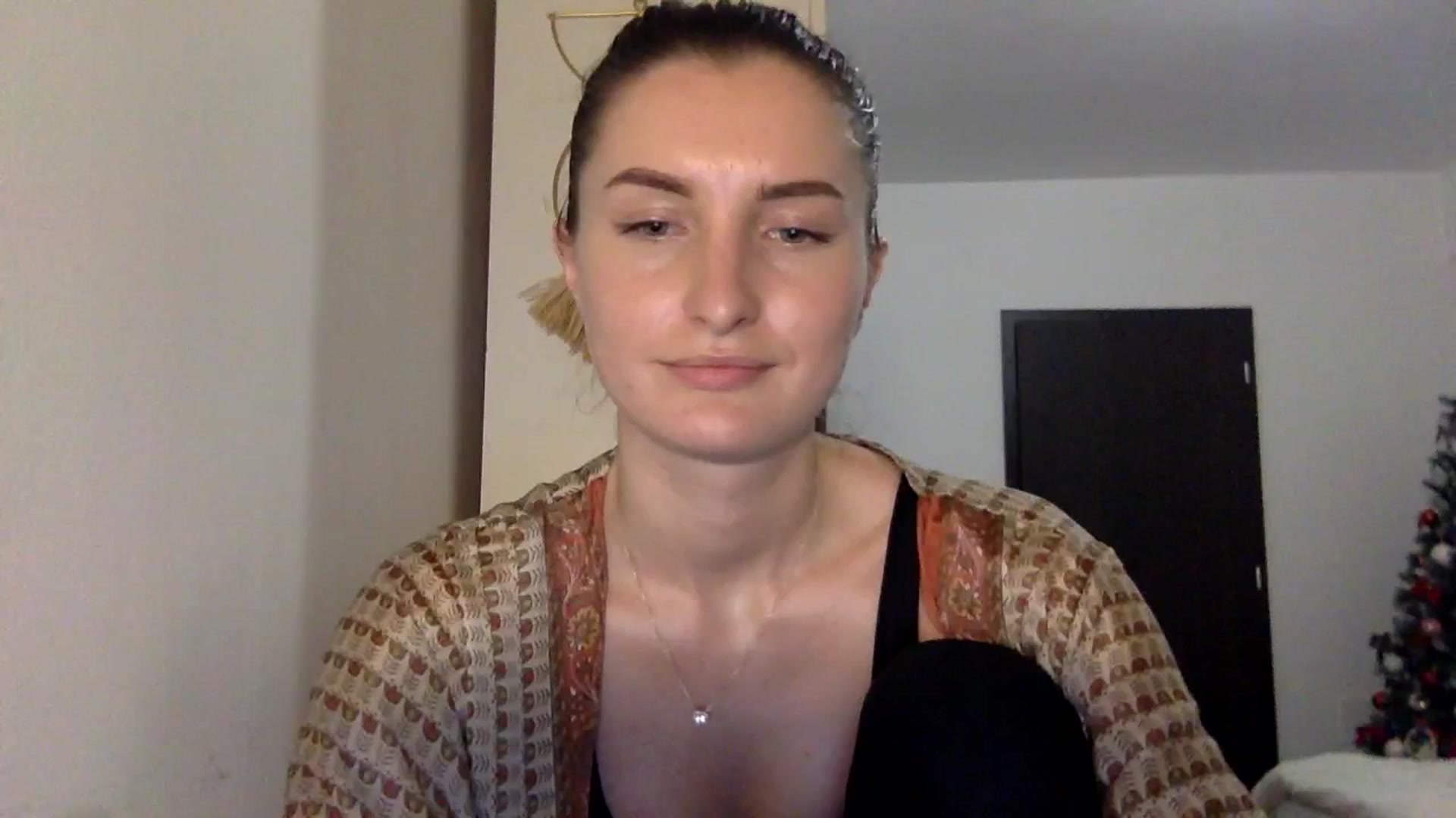 Gallery image thumbnail from EmilyRosier's myfreecams stream on, 12/14/2023, 19:02 image 14 of 20