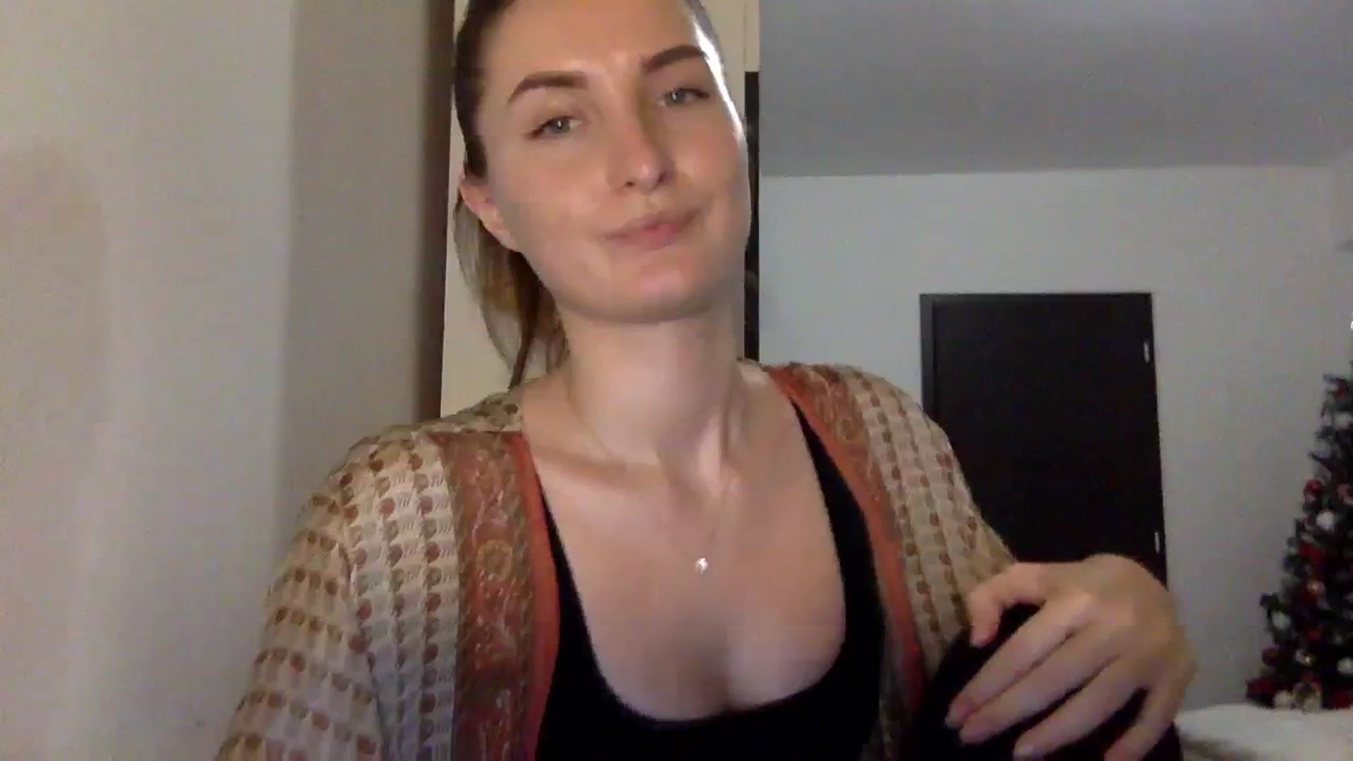 Gallery image thumbnail from EmilyRosier's myfreecams stream on, 12/14/2023, 19:02 image 7 of 20