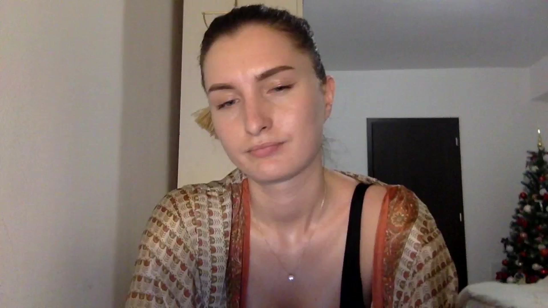 Gallery image thumbnail from EmilyRosier's myfreecams stream on, 12/14/2023, 19:02 image 18 of 20
