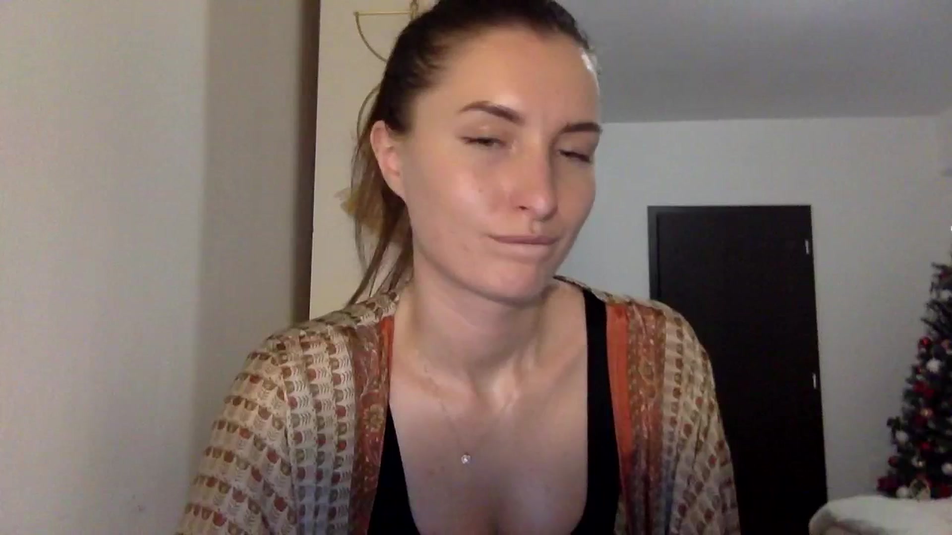 Gallery image thumbnail from EmilyRosier's myfreecams stream on, 12/14/2023, 19:02 image 5 of 20