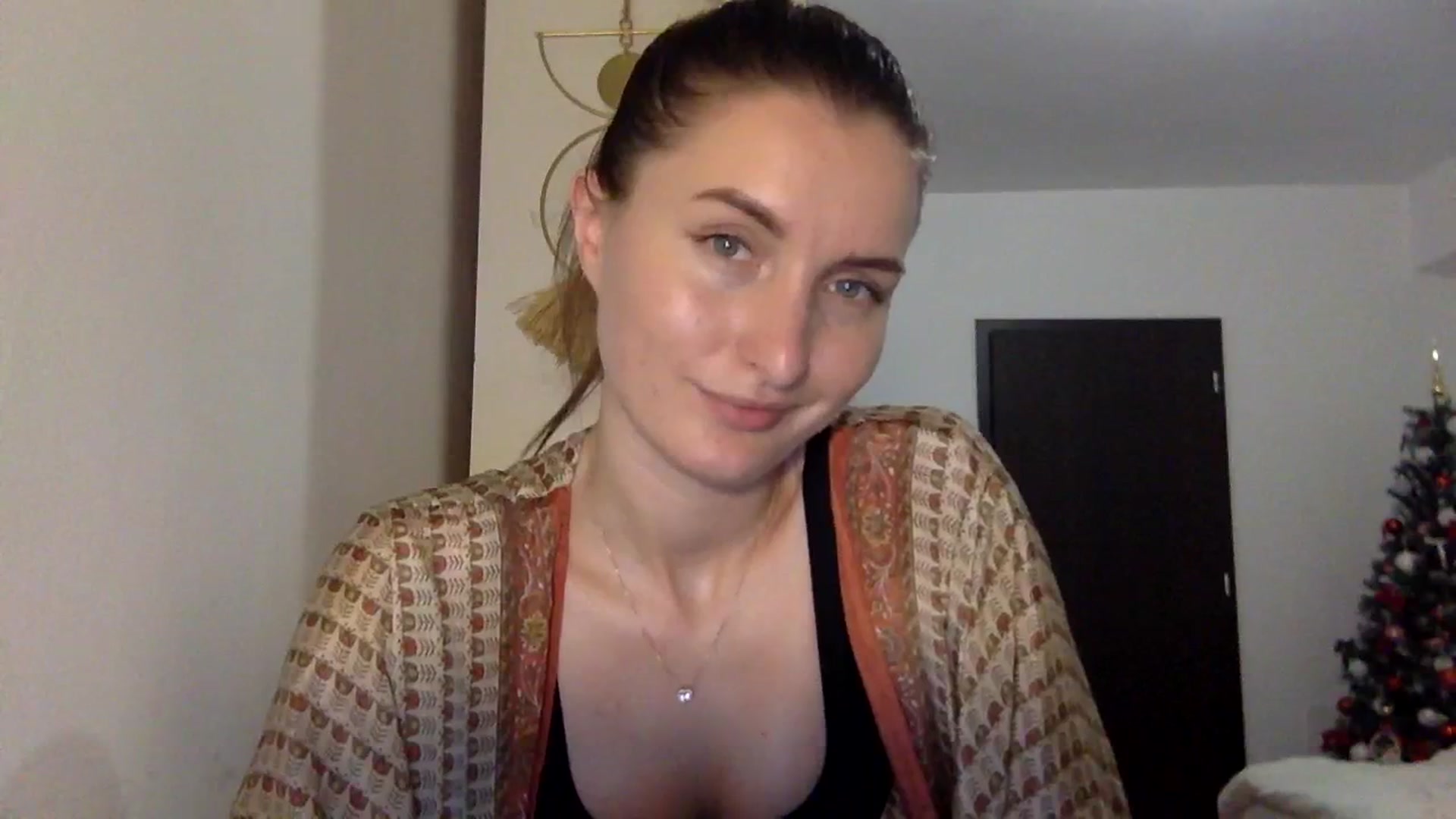 Gallery image thumbnail from EmilyRosier's myfreecams stream on, 12/14/2023, 19:02 image 3 of 20