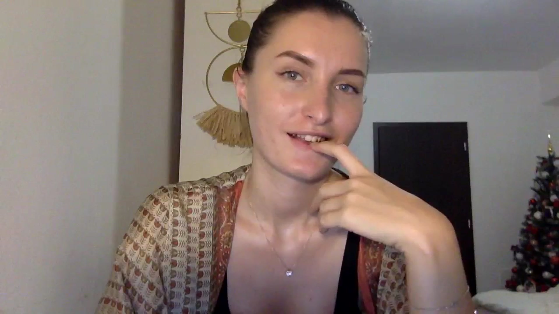 Gallery image thumbnail from EmilyRosier's myfreecams stream on, 12/14/2023, 19:02 image 2 of 20