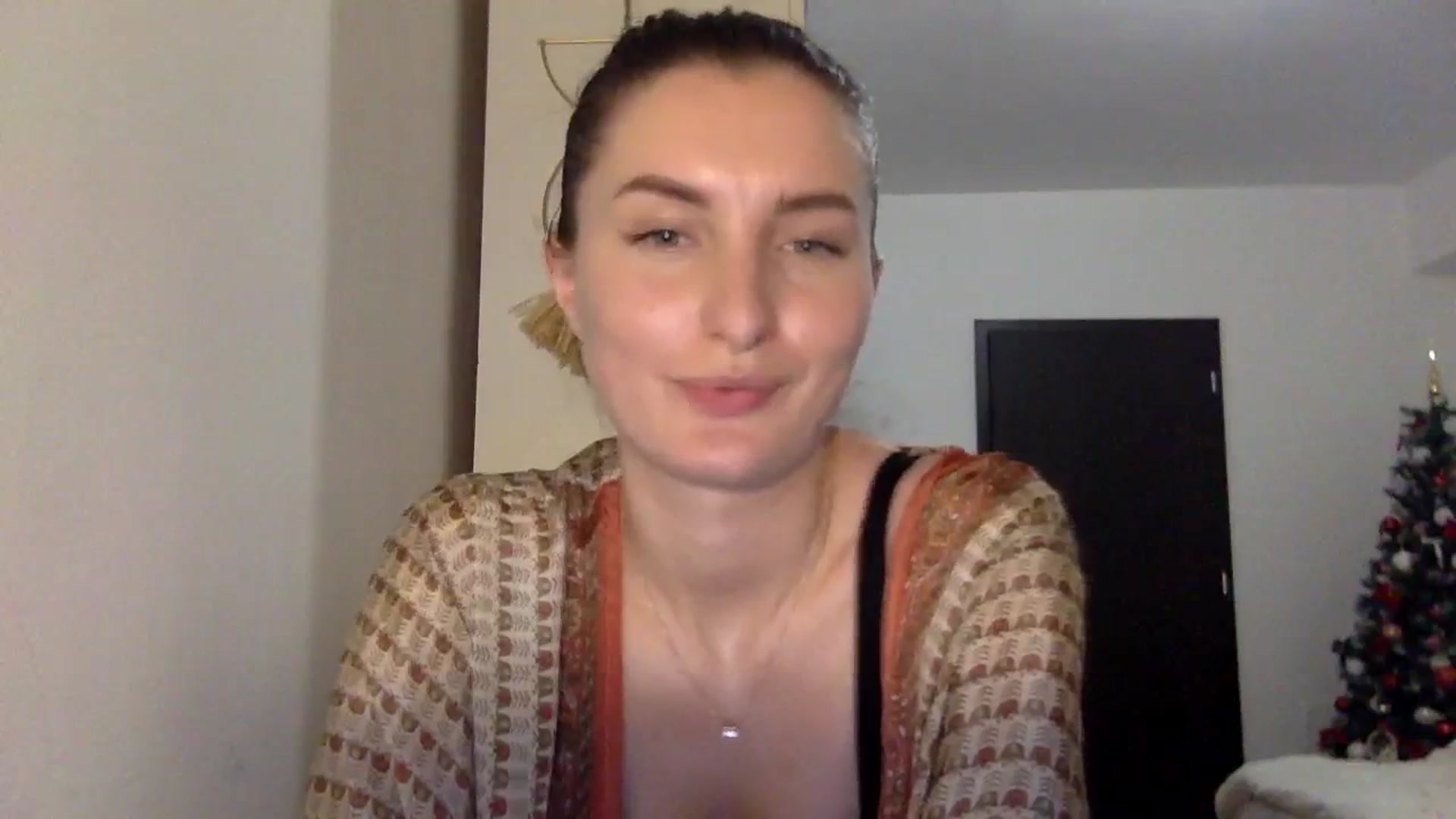 Gallery image thumbnail from EmilyRosier's myfreecams stream on, 12/14/2023, 19:02 image 17 of 20