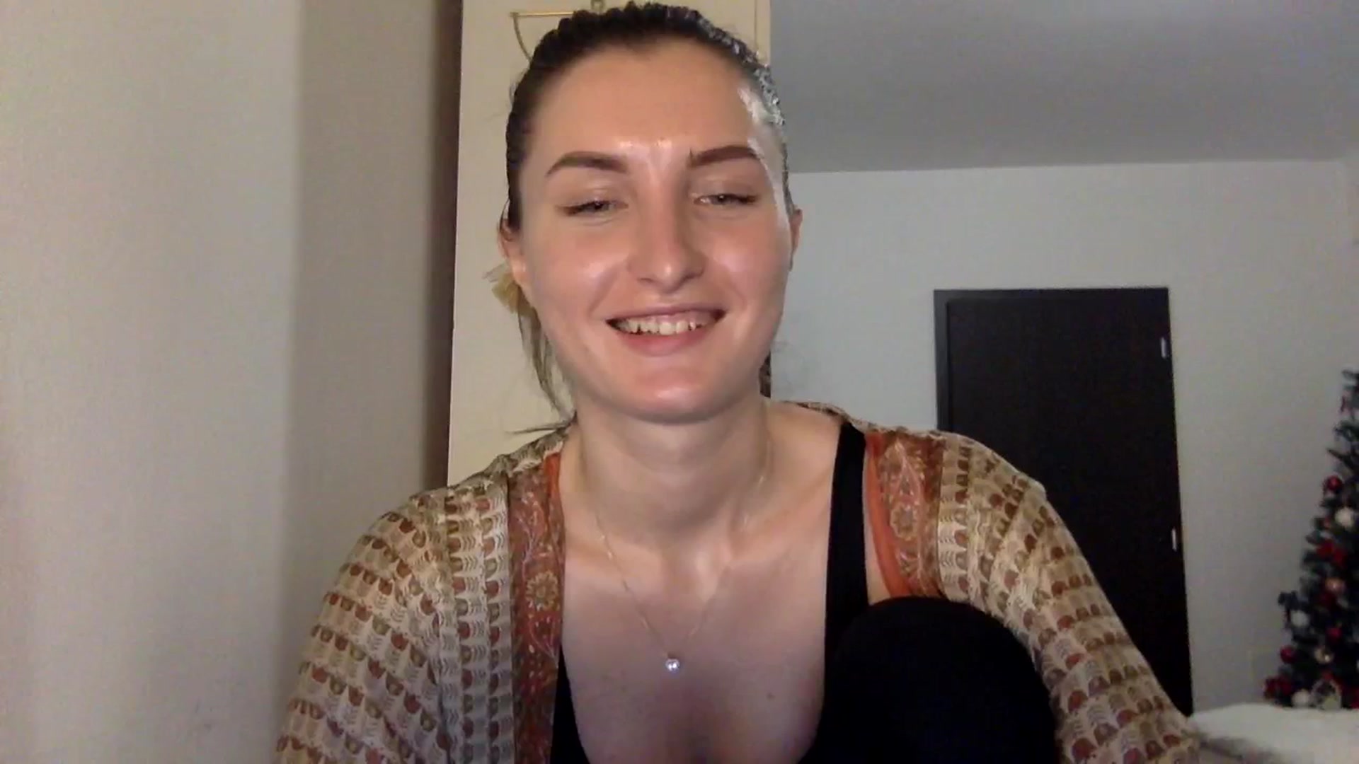 Gallery image thumbnail from EmilyRosier's myfreecams stream on, 12/14/2023, 19:02 image 15 of 20