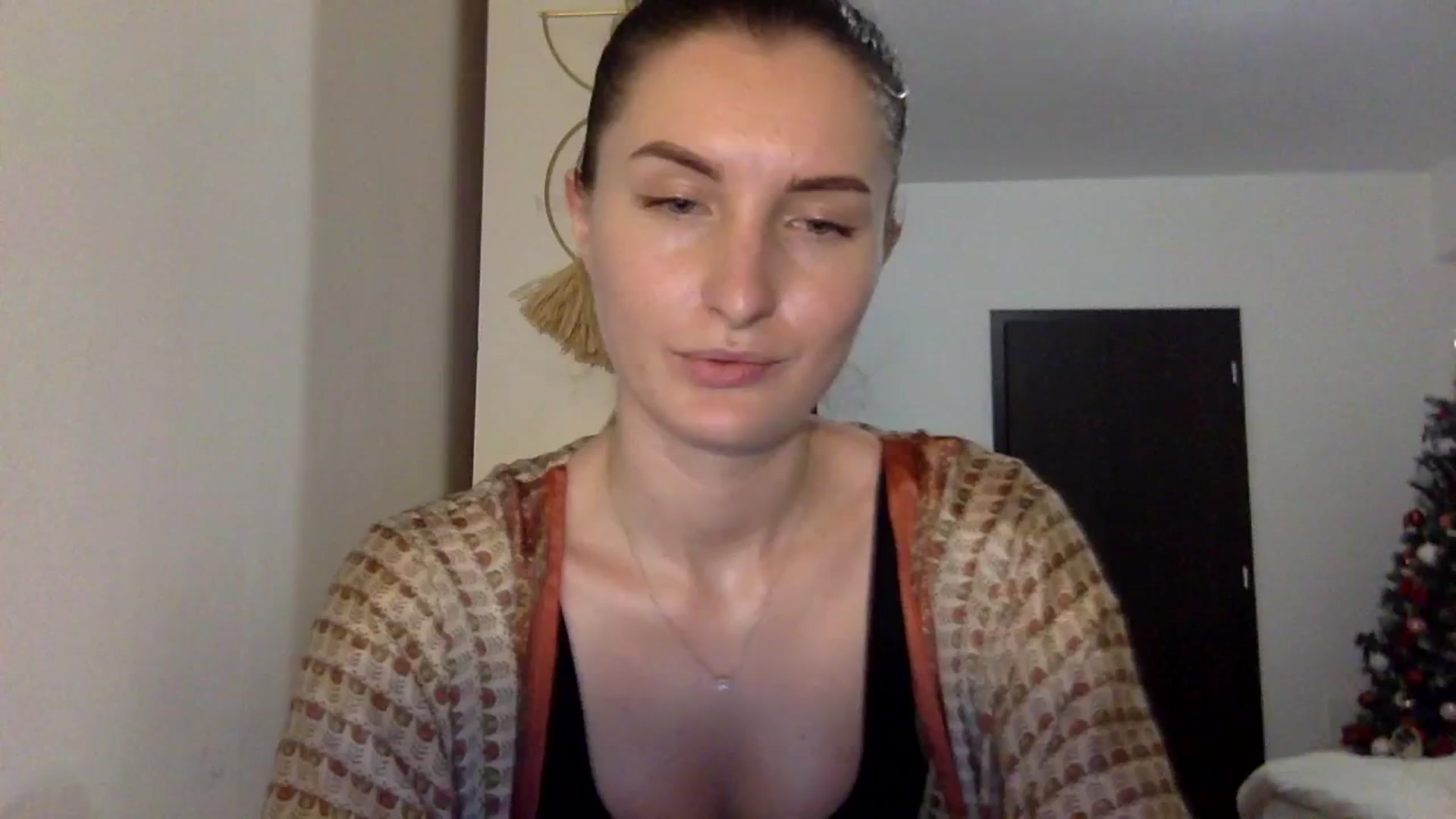 Gallery image thumbnail from EmilyRosier's myfreecams stream on, 12/14/2023, 19:02 image 4 of 20