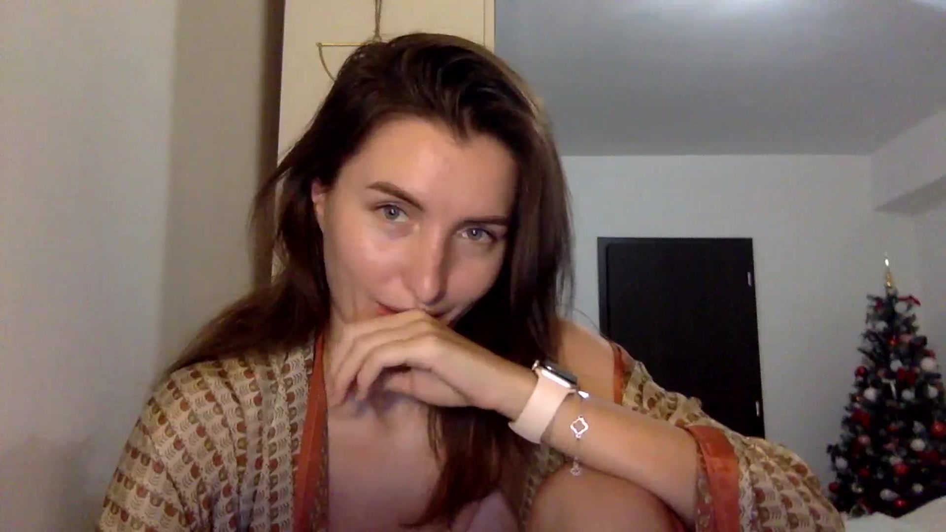 Gallery image thumbnail from EmilyRosier's myfreecams stream on, 12/16/2023, 22:03 image 8 of 20