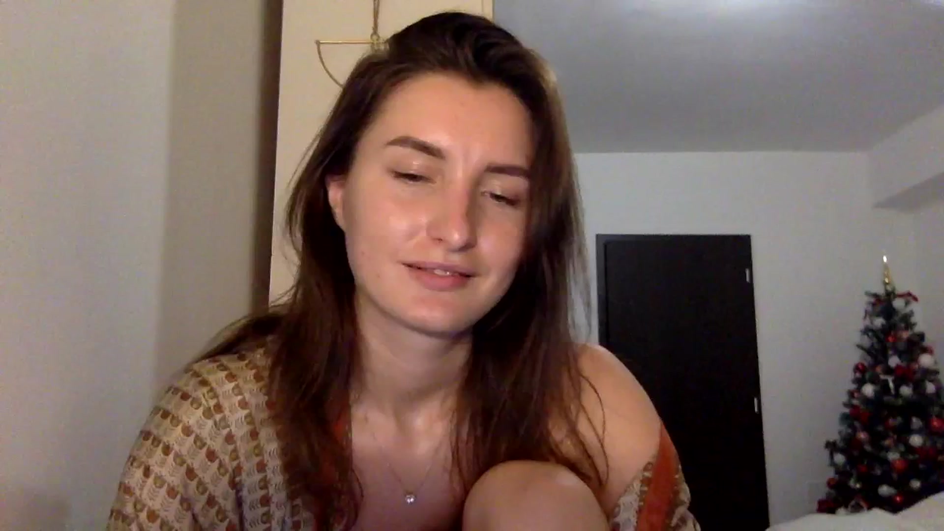 Gallery image thumbnail from EmilyRosier's myfreecams stream on, 12/16/2023, 22:03 image 19 of 20