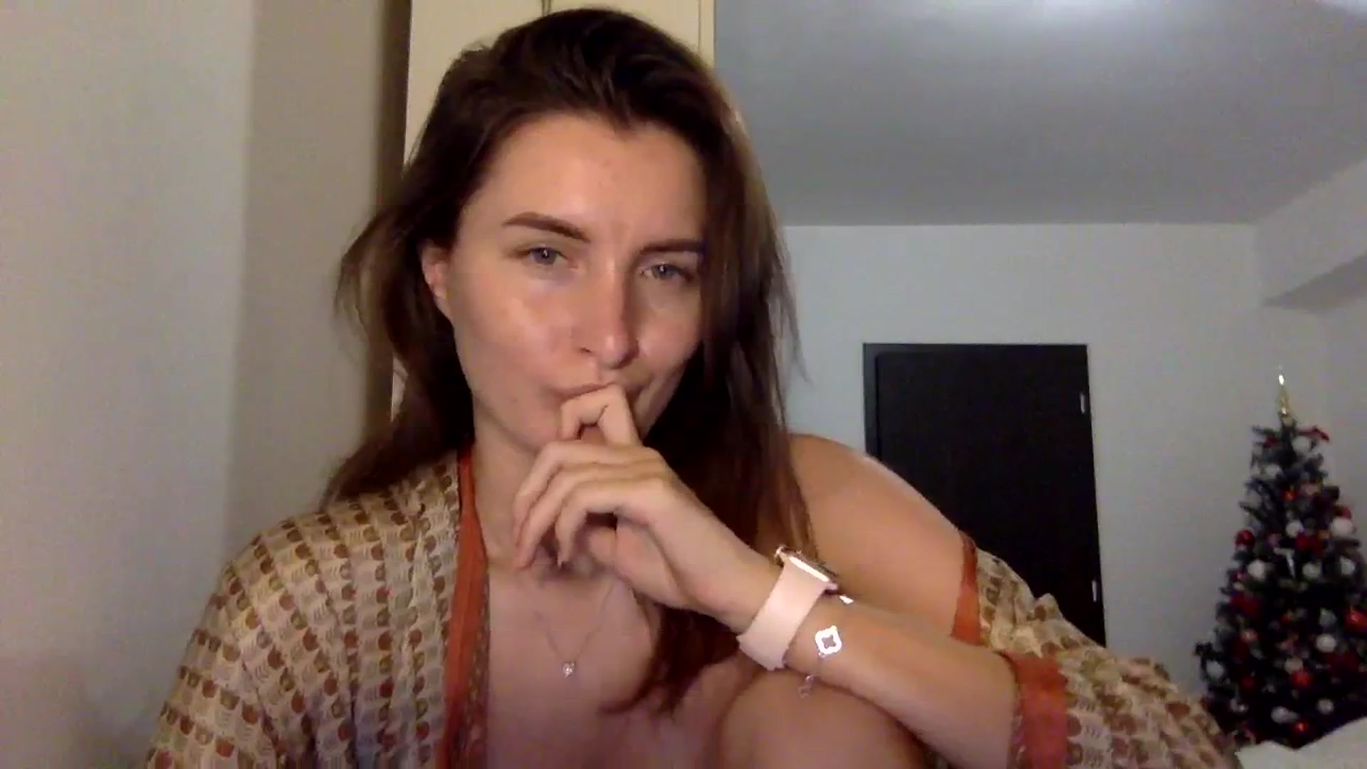 Gallery image thumbnail from EmilyRosier's myfreecams stream on, 12/16/2023, 22:03 image 5 of 20