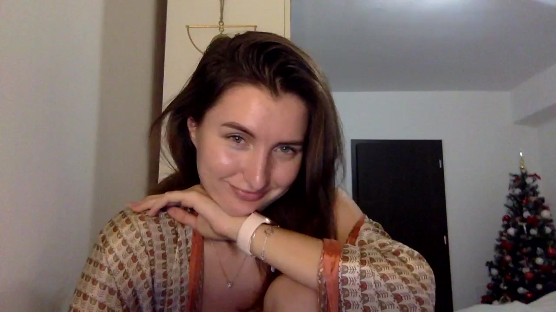 Gallery image thumbnail from EmilyRosier's myfreecams stream on, 12/16/2023, 22:03 image 4 of 20