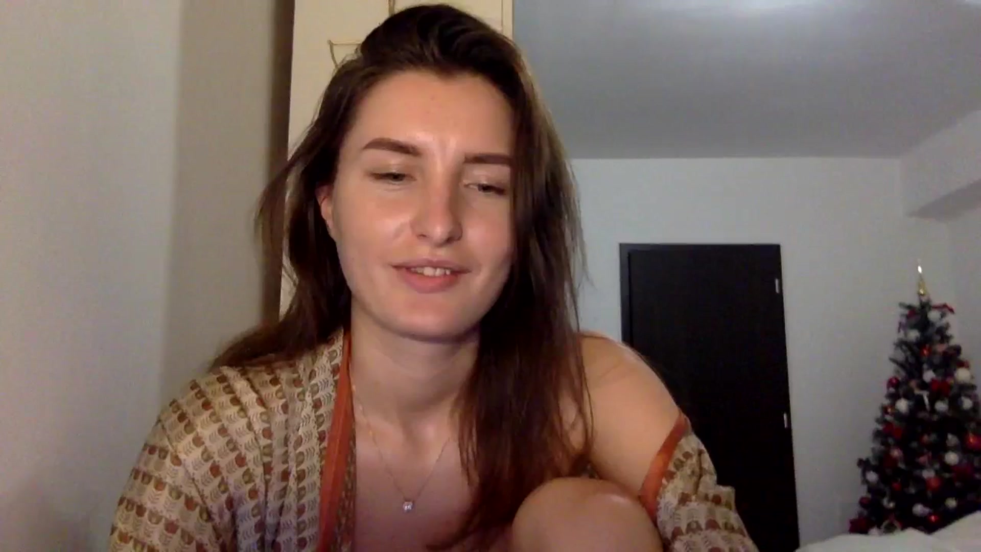 Gallery image thumbnail from EmilyRosier's myfreecams stream on, 12/16/2023, 22:03 image 6 of 20