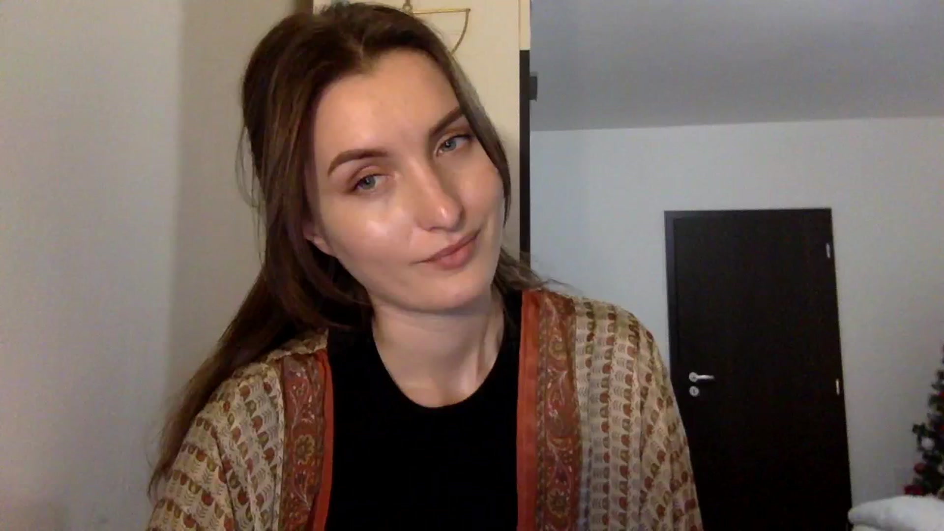 Gallery image thumbnail from EmilyRosier's myfreecams stream on, 12/19/2023, 21:09 image 16 of 20