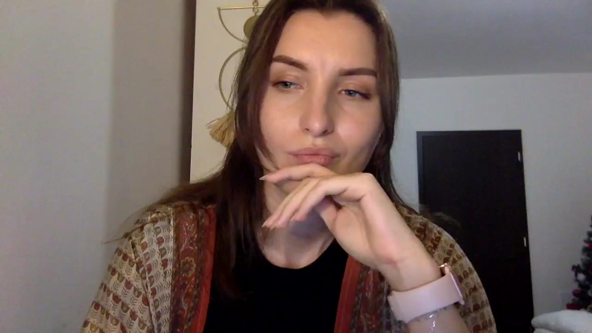Gallery image thumbnail from EmilyRosier's myfreecams stream on, 12/19/2023, 21:09 image 12 of 20