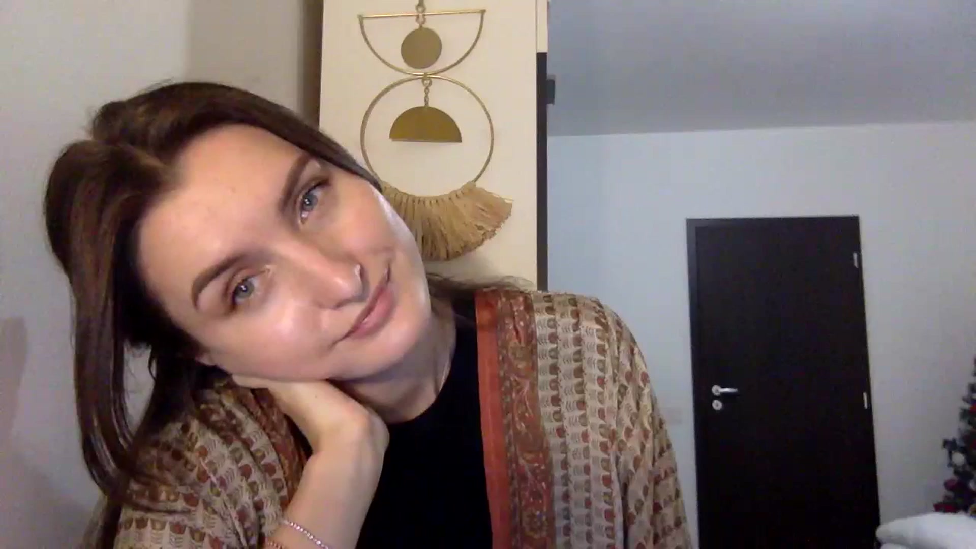 Gallery image thumbnail from EmilyRosier's myfreecams stream on, 12/19/2023, 21:09 image 4 of 20