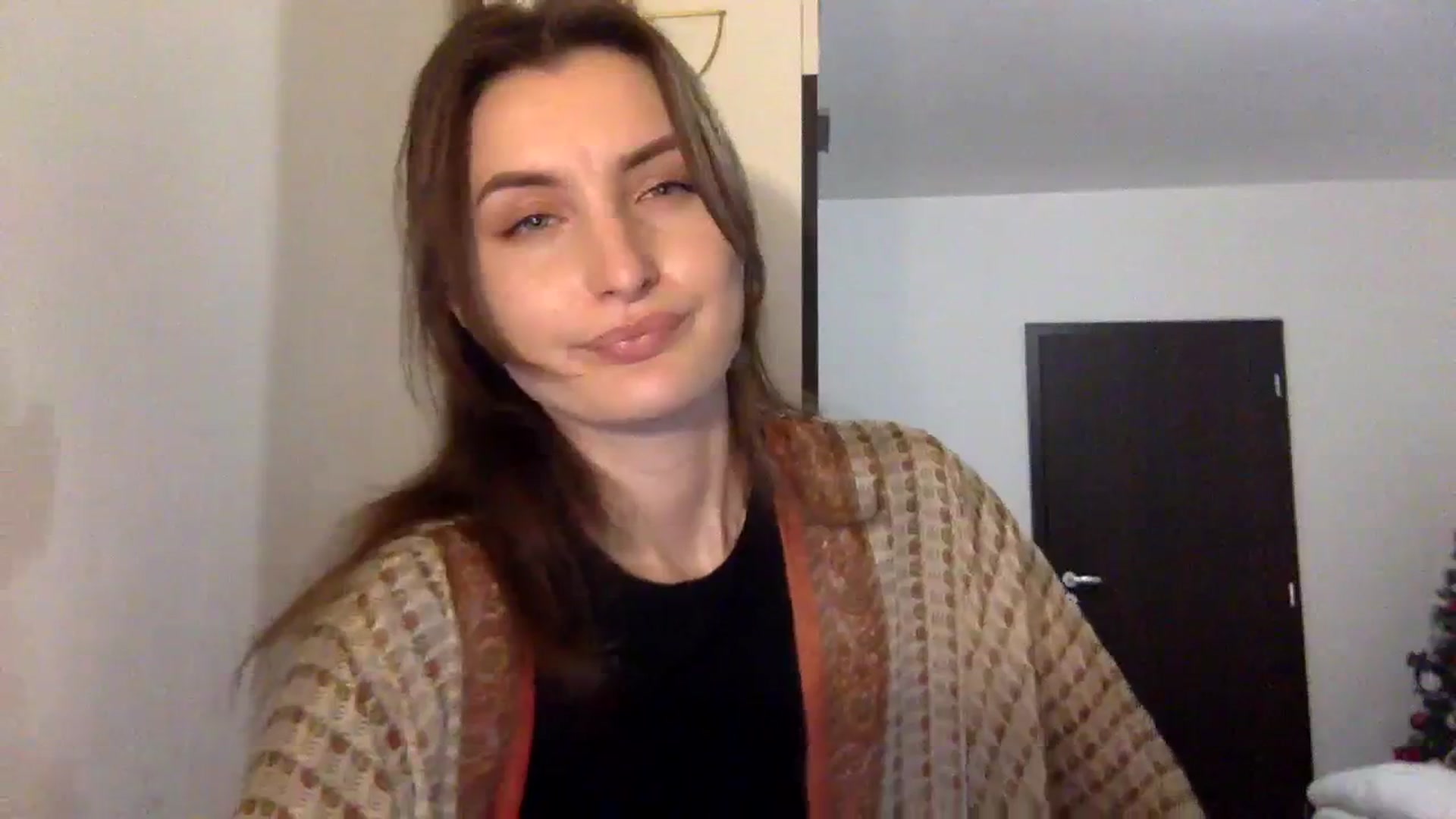 Gallery image thumbnail from EmilyRosier's myfreecams stream on, 12/19/2023, 21:09 image 14 of 20
