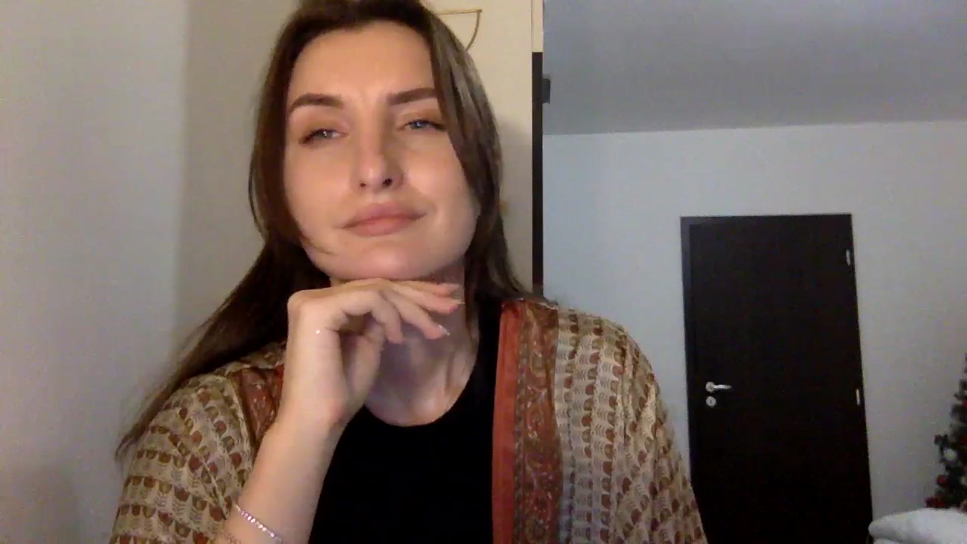 Gallery image thumbnail from EmilyRosier's myfreecams stream on, 12/19/2023, 21:09 image 17 of 20