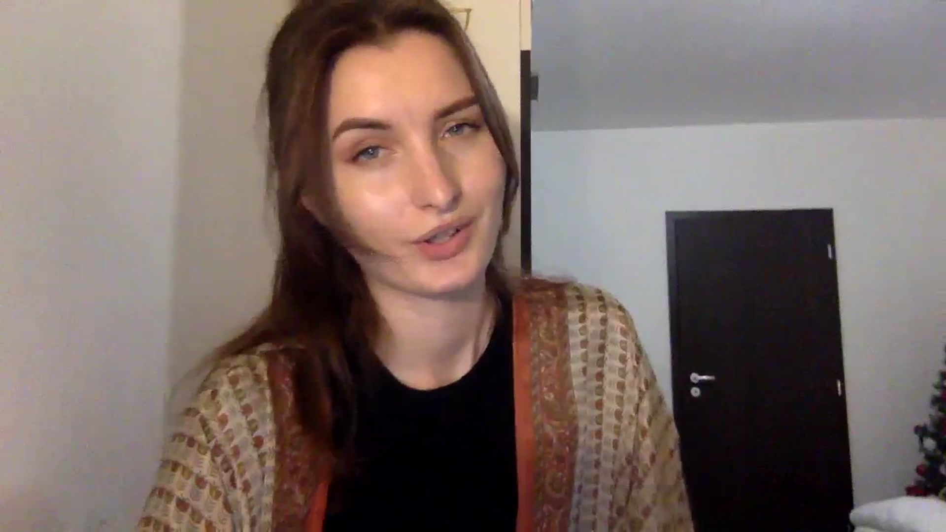 Gallery image thumbnail from EmilyRosier's myfreecams stream on, 12/19/2023, 21:09 image 7 of 20