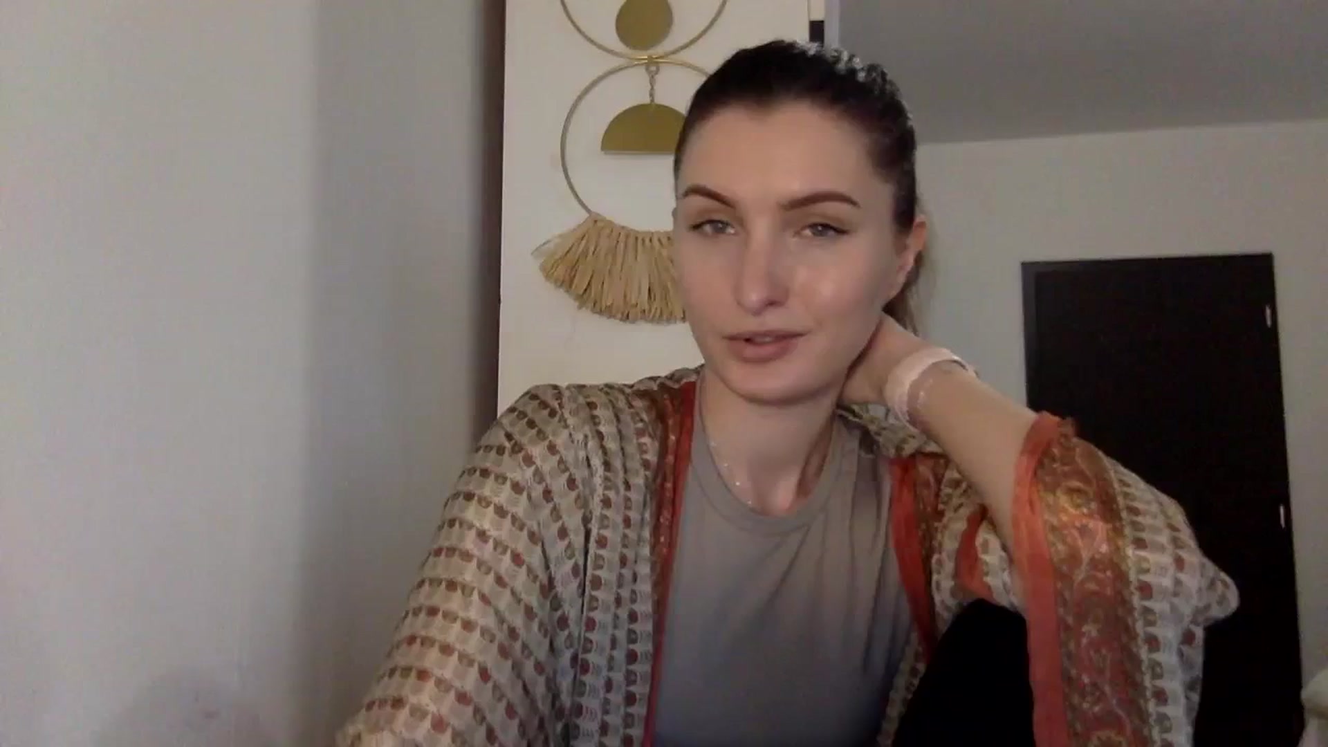 Gallery image thumbnail from EmilyRosier's myfreecams stream on, 01/19/2024, 13:37 image 1 of 20