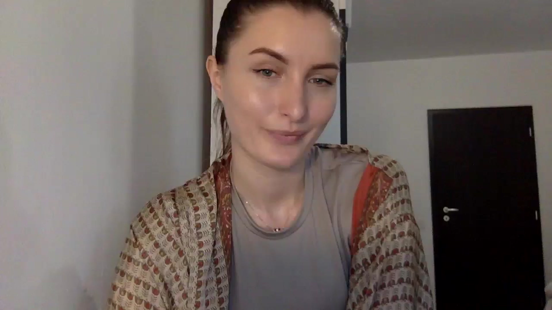 Gallery image thumbnail from EmilyRosier's myfreecams stream on, 01/19/2024, 13:37 image 17 of 20