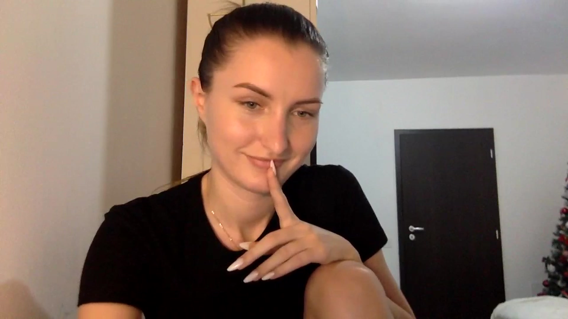 Gallery image thumbnail from EmilyRosier's myfreecams stream on, 02/26/2024, 19:18 image 15 of 20