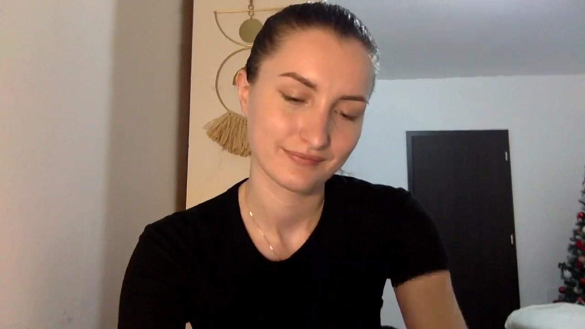 Gallery image thumbnail from EmilyRosier's myfreecams stream on, 02/26/2024, 19:18 image 19 of 20