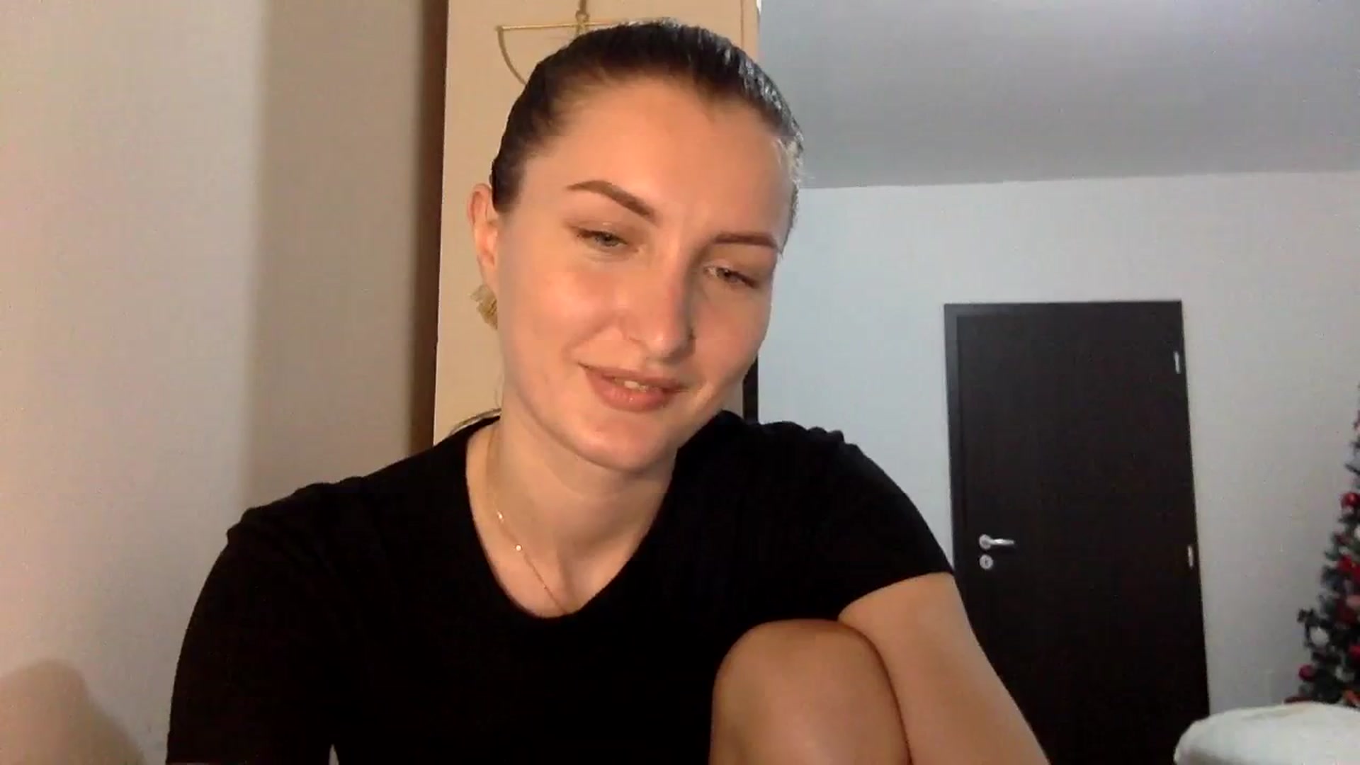 Gallery image thumbnail from EmilyRosier's myfreecams stream on, 02/26/2024, 19:18 image 10 of 20