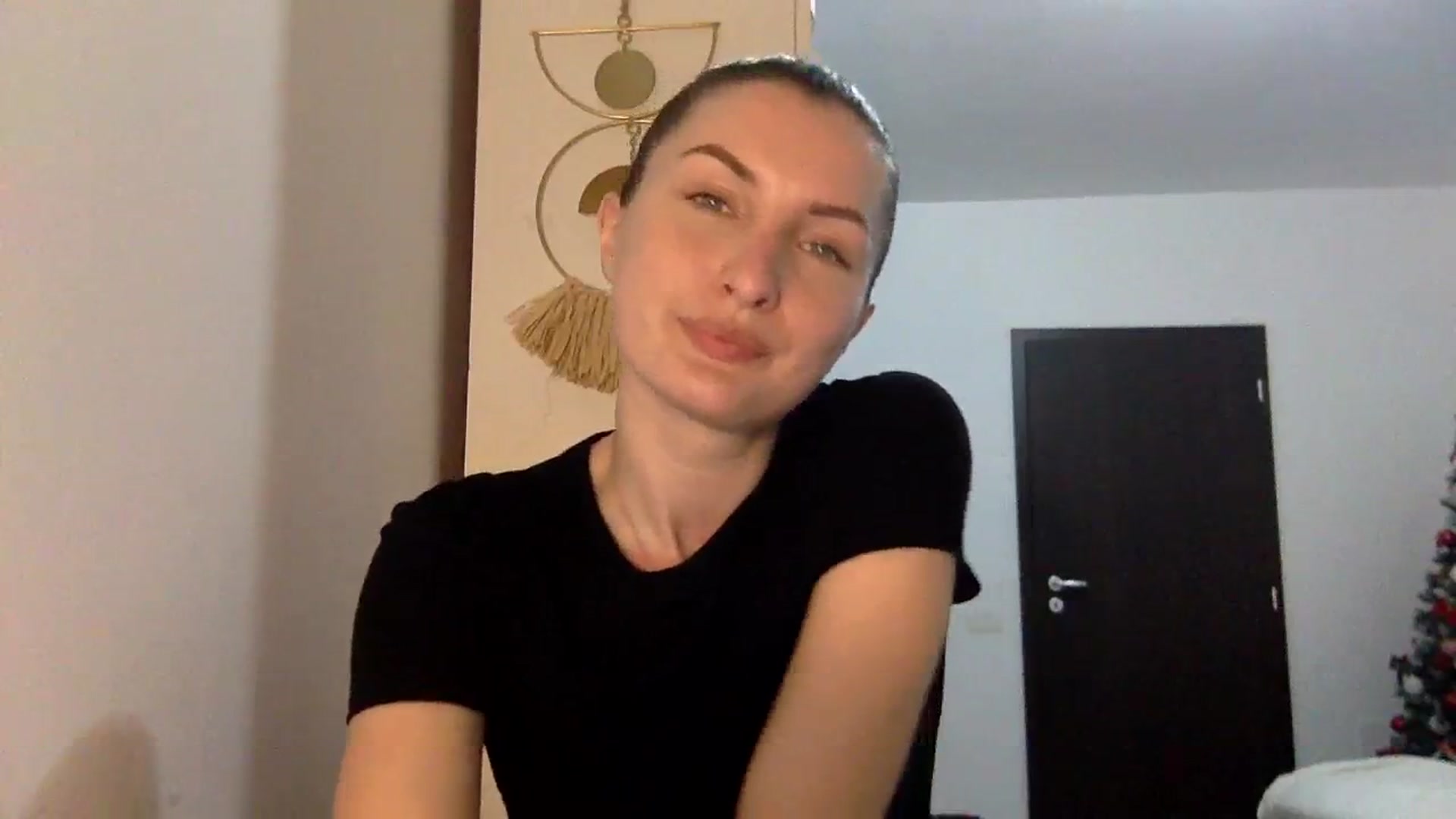 Gallery image thumbnail from EmilyRosier's myfreecams stream on, 02/26/2024, 19:18 image 2 of 20