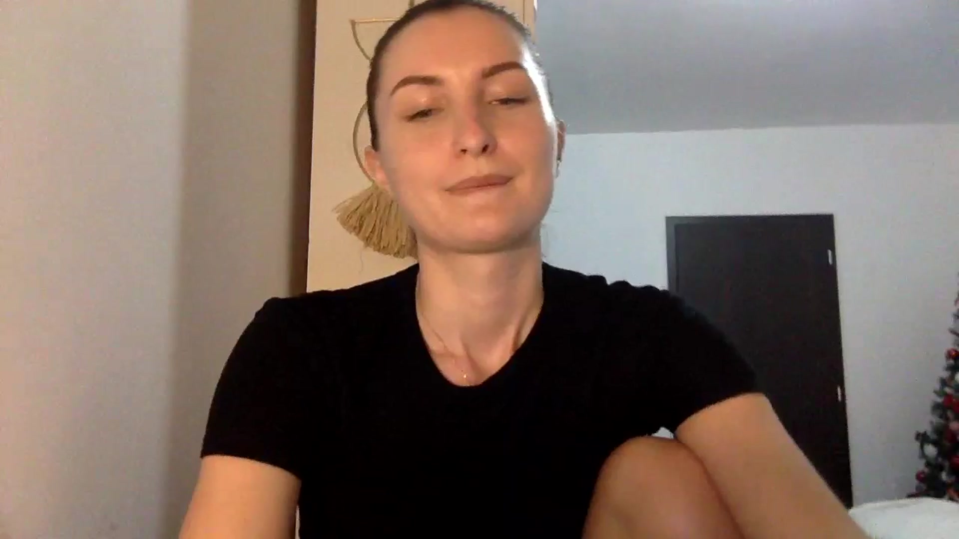 Gallery image thumbnail from EmilyRosier's myfreecams stream on, 02/26/2024, 19:18 image 14 of 20
