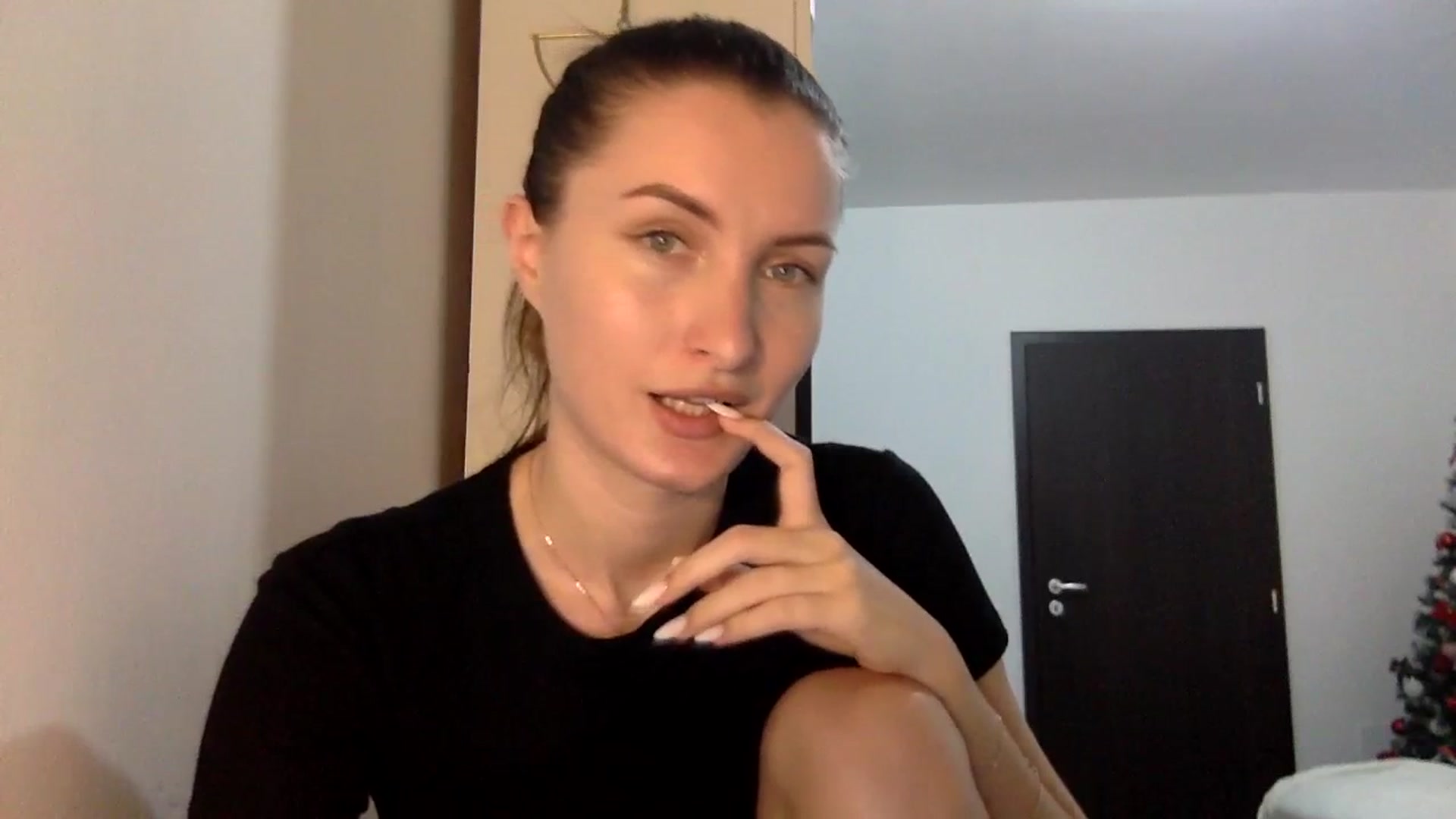 Gallery image thumbnail from EmilyRosier's myfreecams stream on, 02/26/2024, 19:18 image 8 of 20