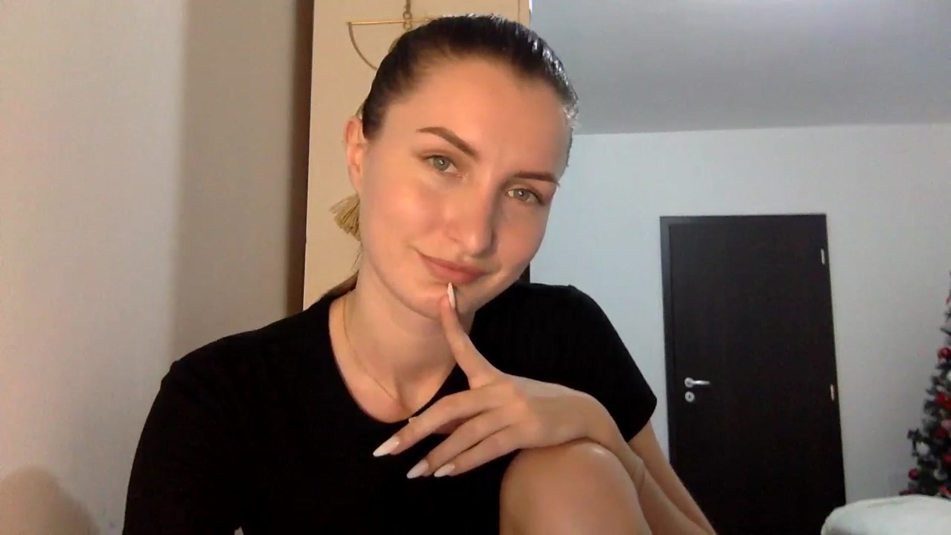 Gallery image thumbnail from EmilyRosier's myfreecams stream on, 02/26/2024, 19:18 image 3 of 20