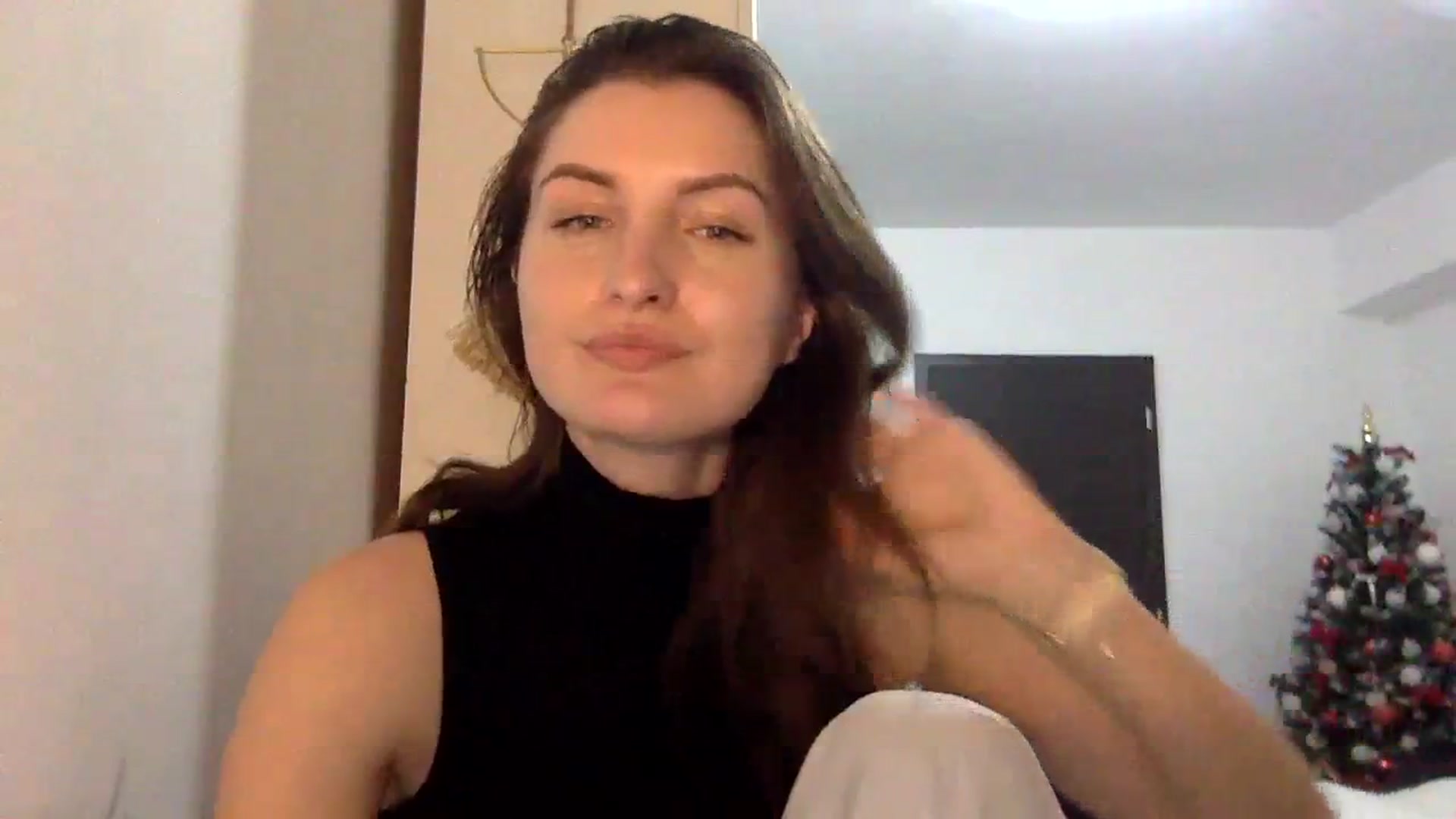 Gallery image thumbnail from EmilyRosier's myfreecams stream on, 03/10/2024, 19:39 image 13 of 20