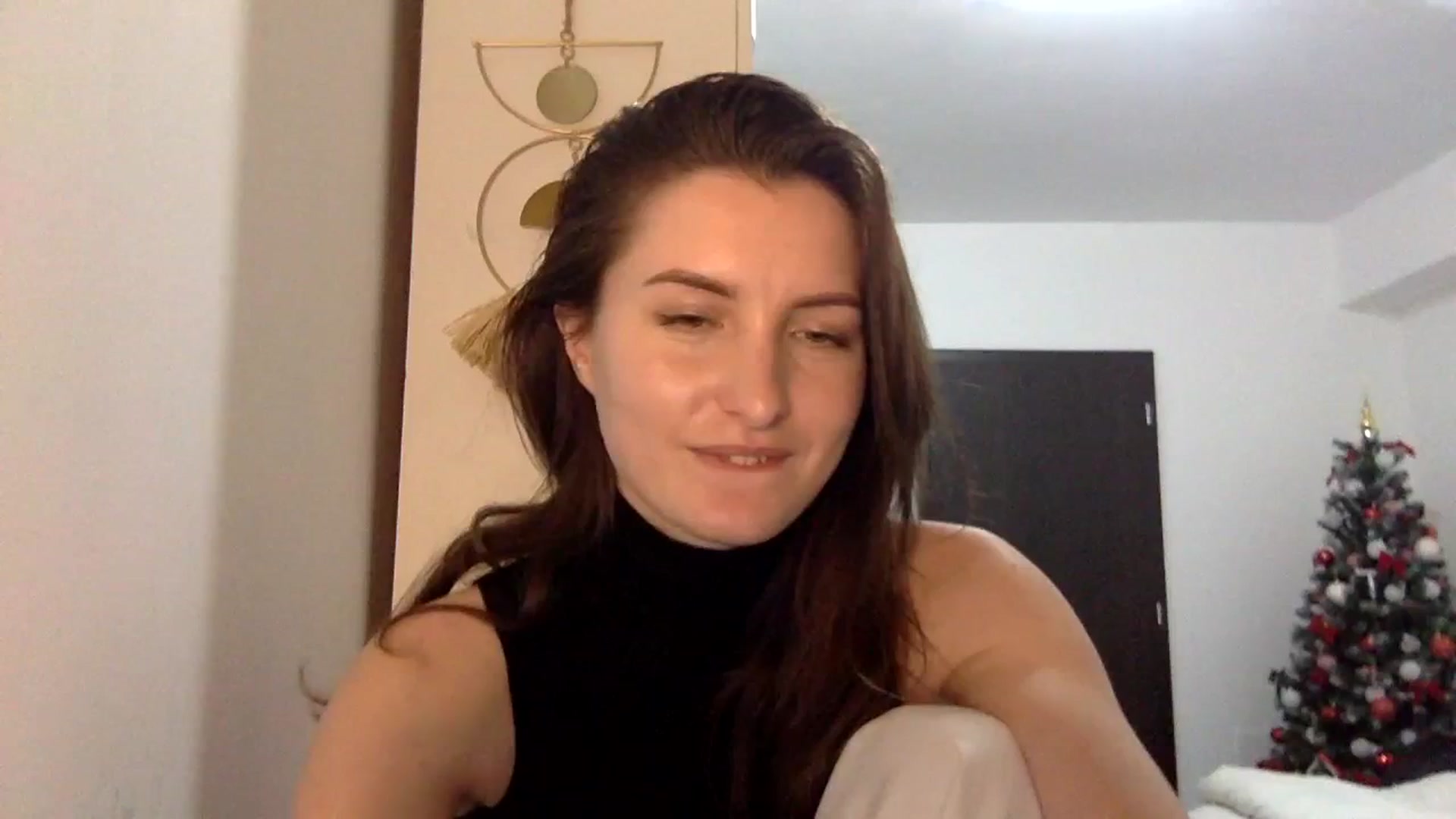 Gallery image thumbnail from EmilyRosier's myfreecams stream on, 03/10/2024, 19:39 image 16 of 20