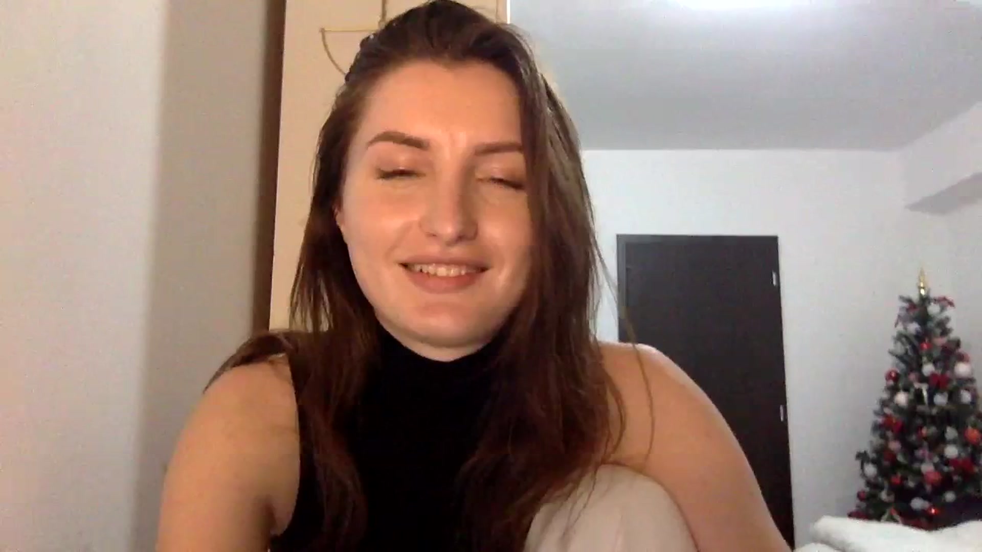 Gallery image thumbnail from EmilyRosier's myfreecams stream on, 03/10/2024, 19:39 image 11 of 20
