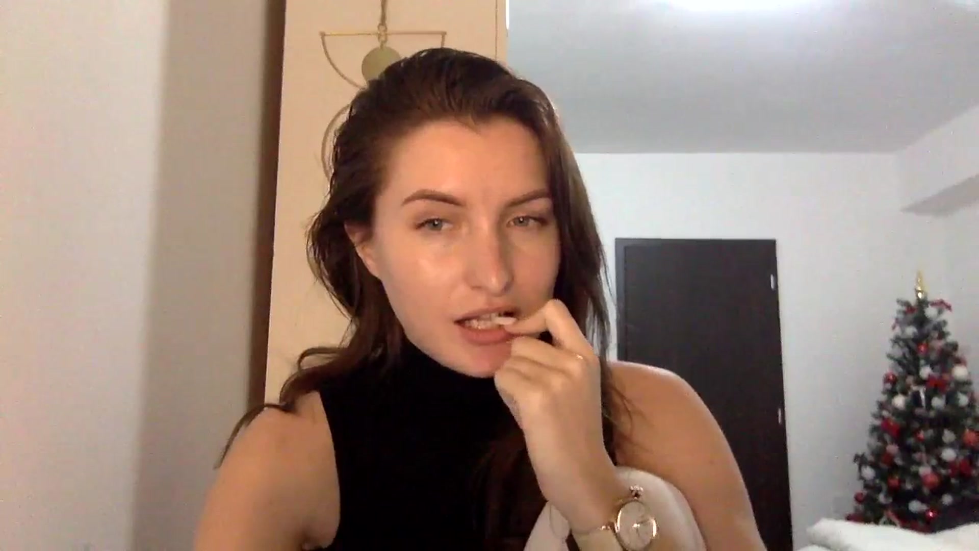 Gallery image thumbnail from EmilyRosier's myfreecams stream on, 03/10/2024, 19:39 image 15 of 20