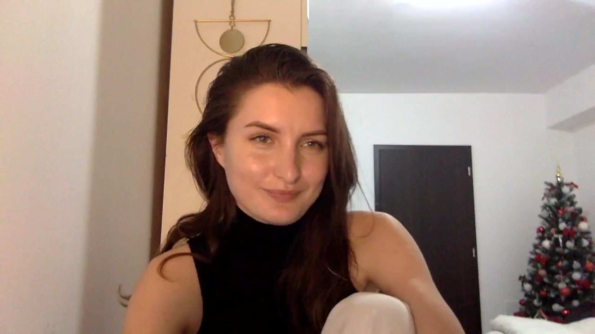 Gallery image thumbnail from EmilyRosier's myfreecams stream on, 03/10/2024, 19:39 image 18 of 20