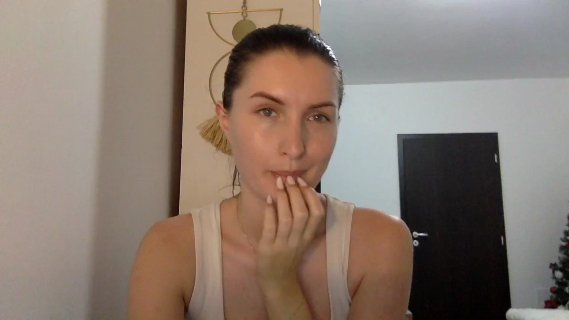 Gallery image thumbnail from EmilyRosier's myfreecams stream on, 03/12/2024, 20:59 image 15 of 20
