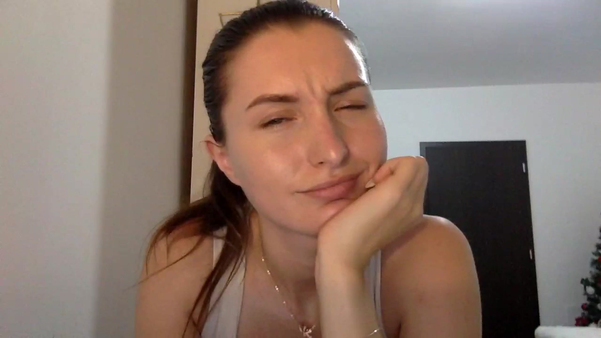 Gallery image thumbnail from EmilyRosier's myfreecams stream on, 03/12/2024, 20:59 image 17 of 20