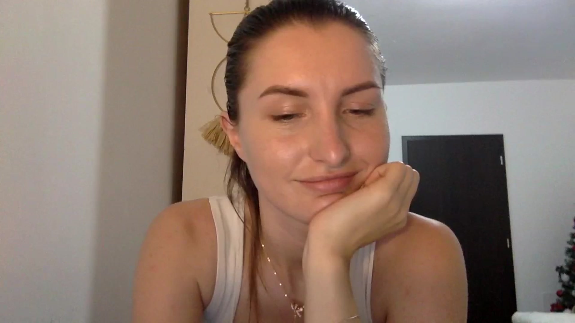 Gallery image thumbnail from EmilyRosier's myfreecams stream on, 03/12/2024, 20:59 image 18 of 20