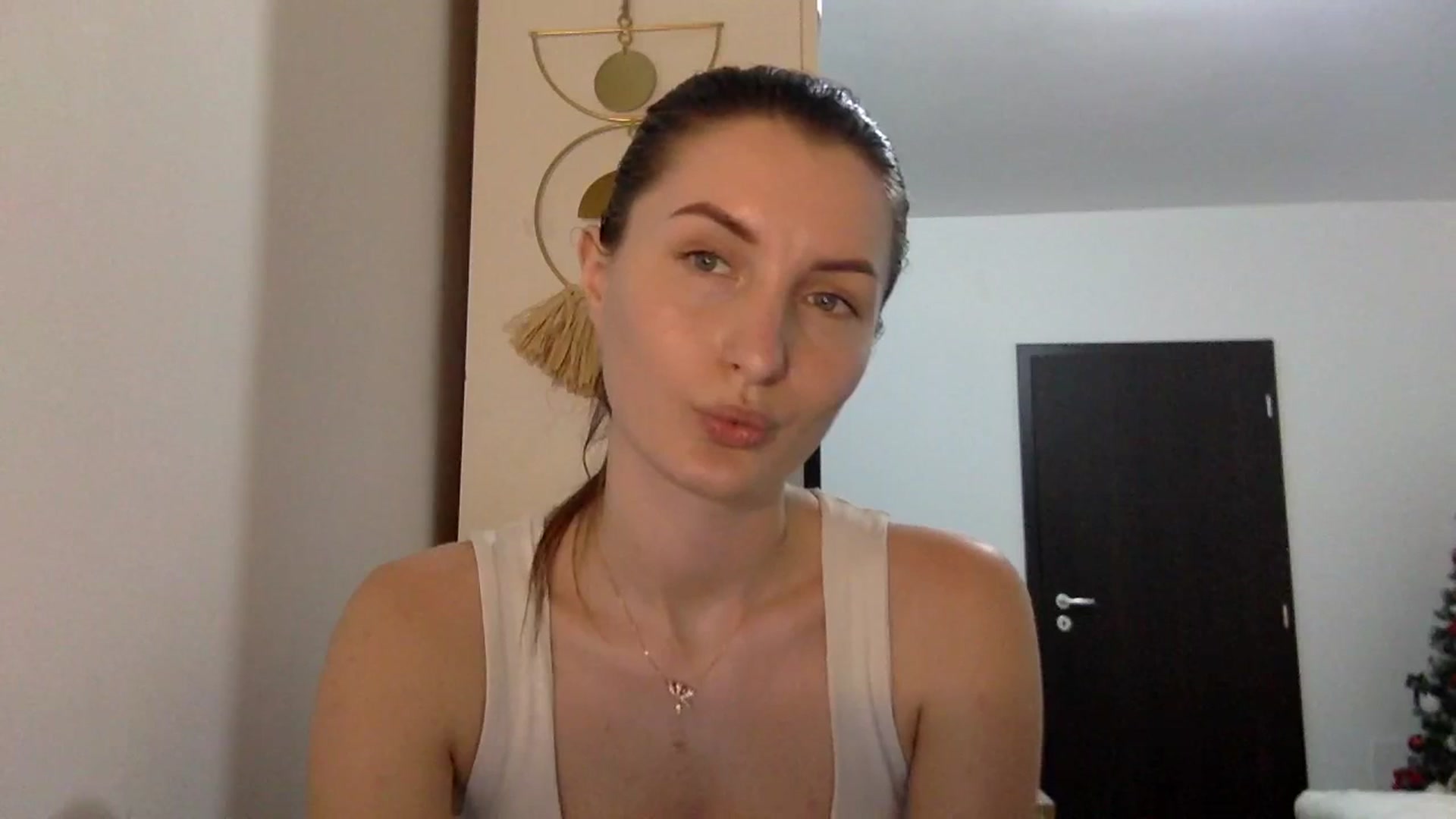 Gallery image thumbnail from EmilyRosier's myfreecams stream on, 03/12/2024, 20:59 image 19 of 20