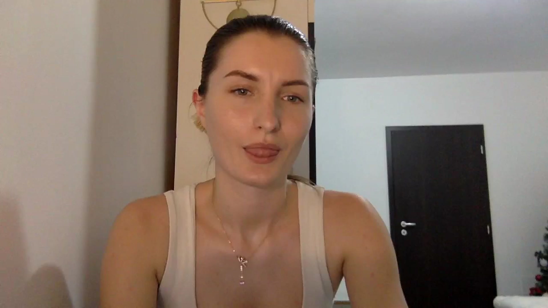 Gallery image thumbnail from EmilyRosier's myfreecams stream on, 03/12/2024, 20:59 image 2 of 20