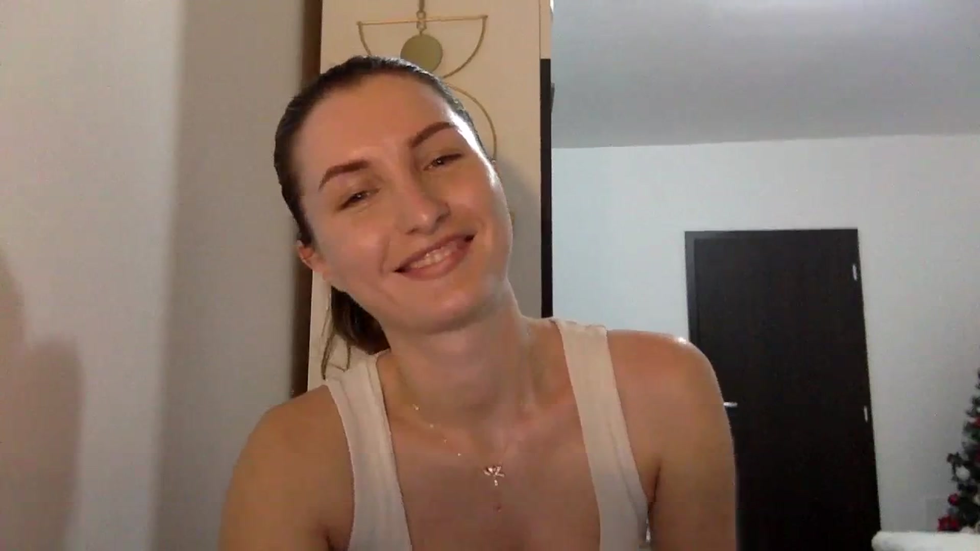 Gallery image thumbnail from EmilyRosier's myfreecams stream on, 03/12/2024, 20:59 image 10 of 20