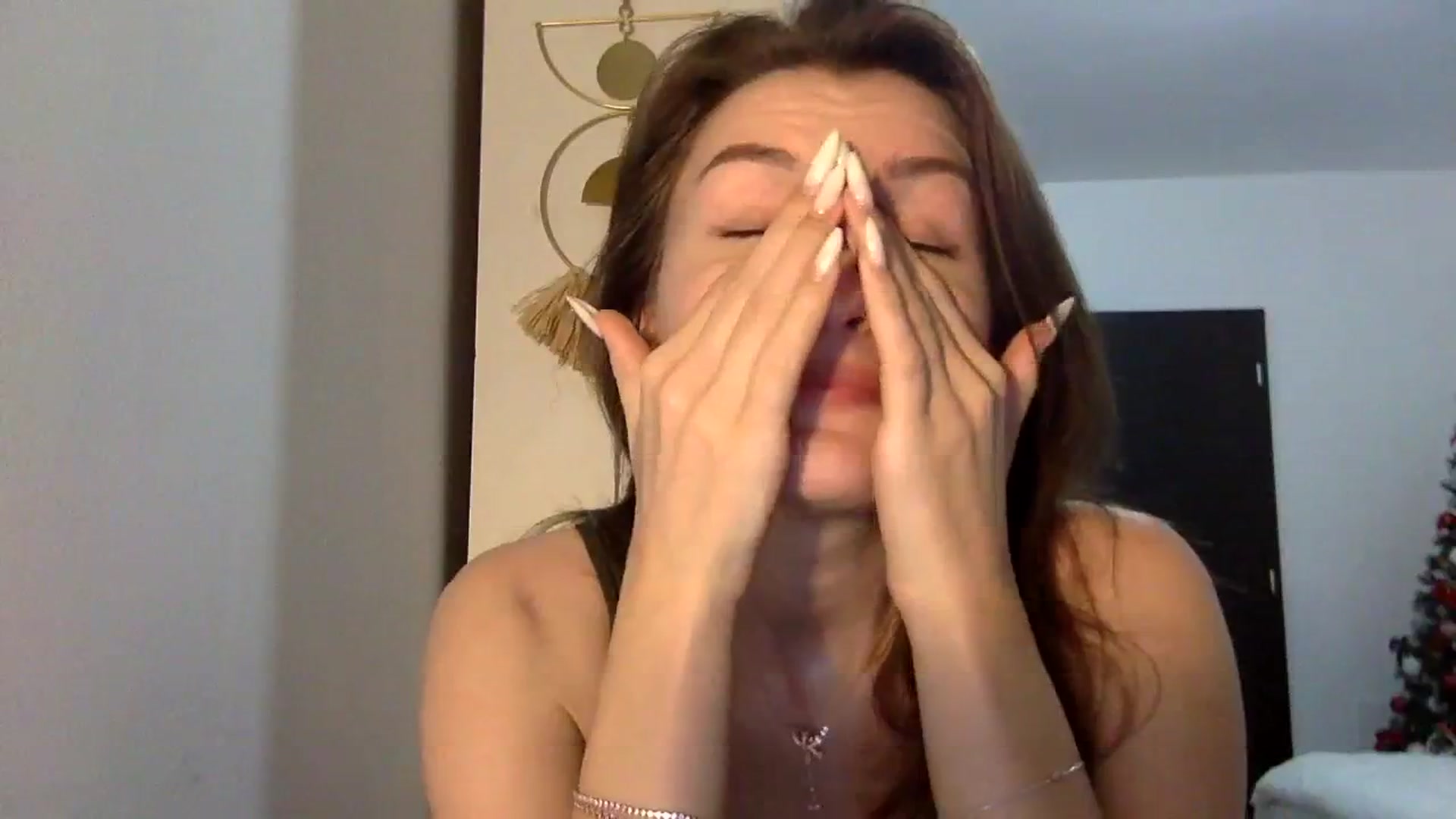 Gallery image thumbnail from EmilyRosier's myfreecams stream on, 03/27/2024, 22:40 image 15 of 20