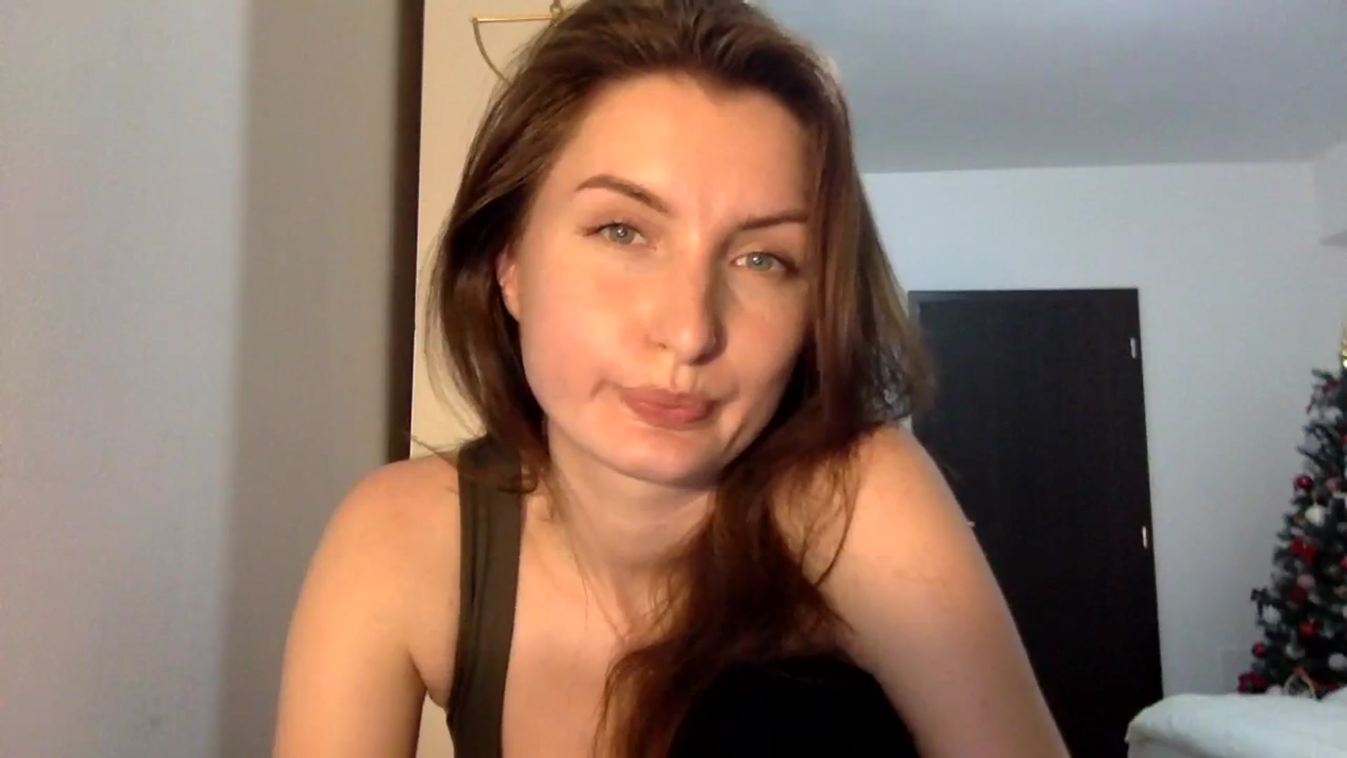 Gallery image thumbnail from EmilyRosier's myfreecams stream on, 03/27/2024, 22:40 image 5 of 20