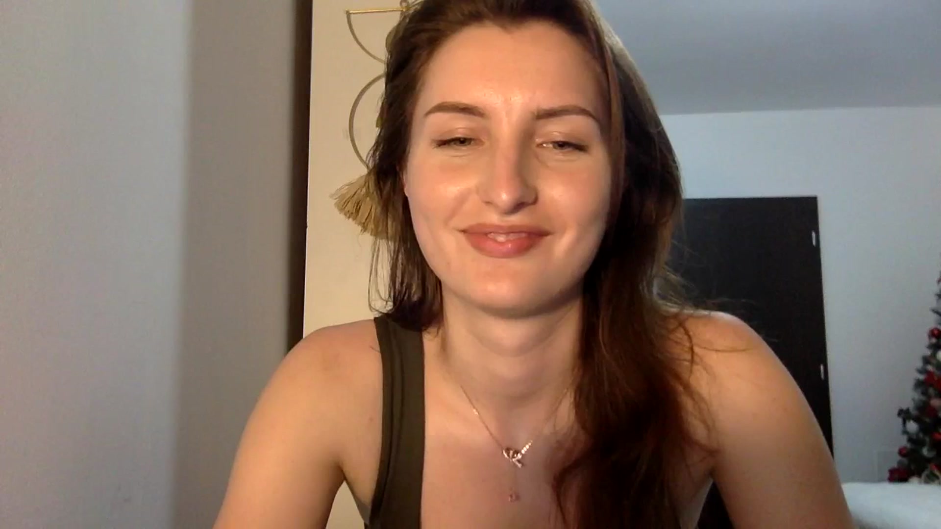 Gallery image thumbnail from EmilyRosier's myfreecams stream on, 03/27/2024, 22:40 image 14 of 20