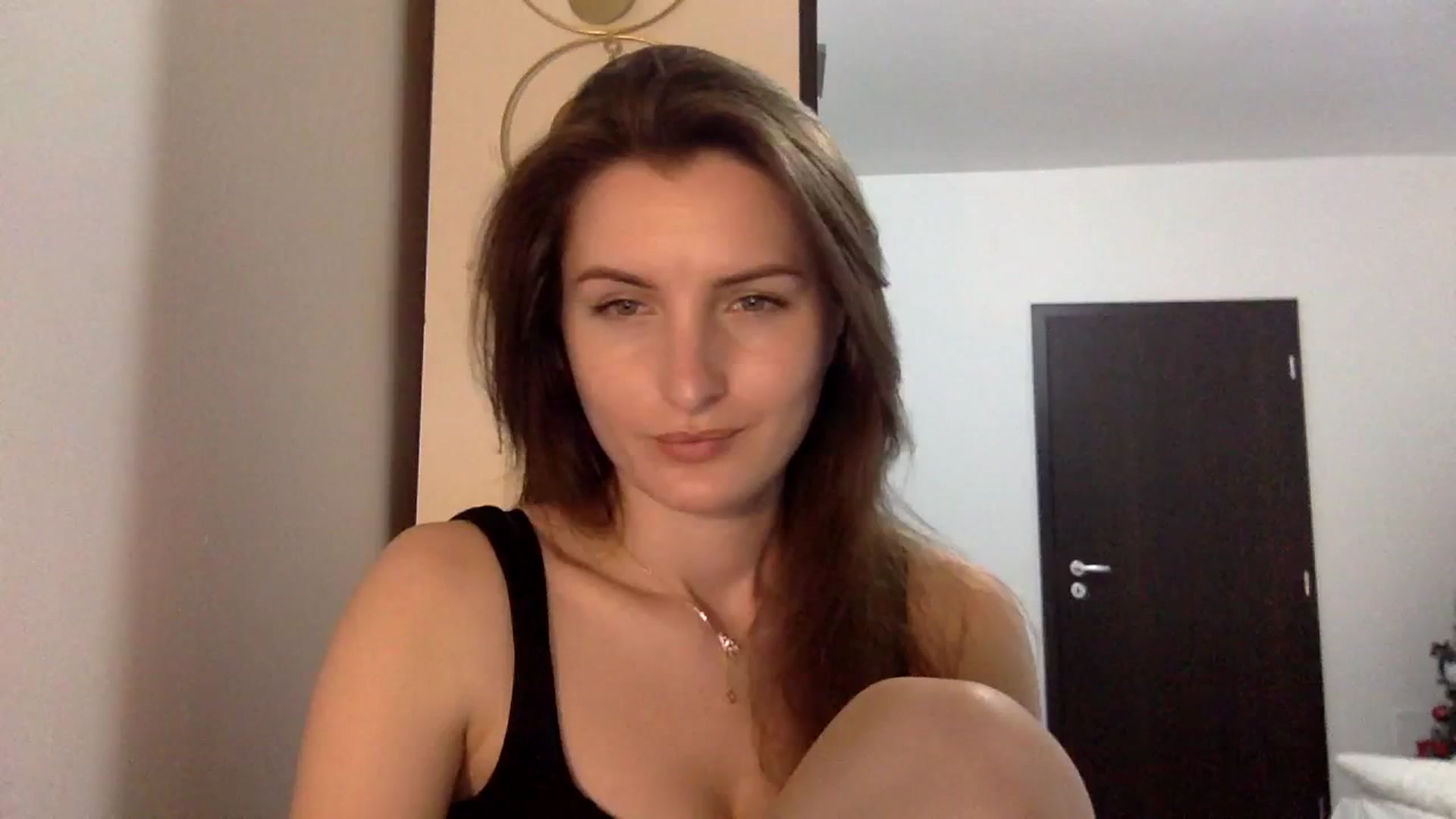 Gallery image thumbnail from EmilyRosier's myfreecams stream on, 03/30/2024, 21:32 image 16 of 20