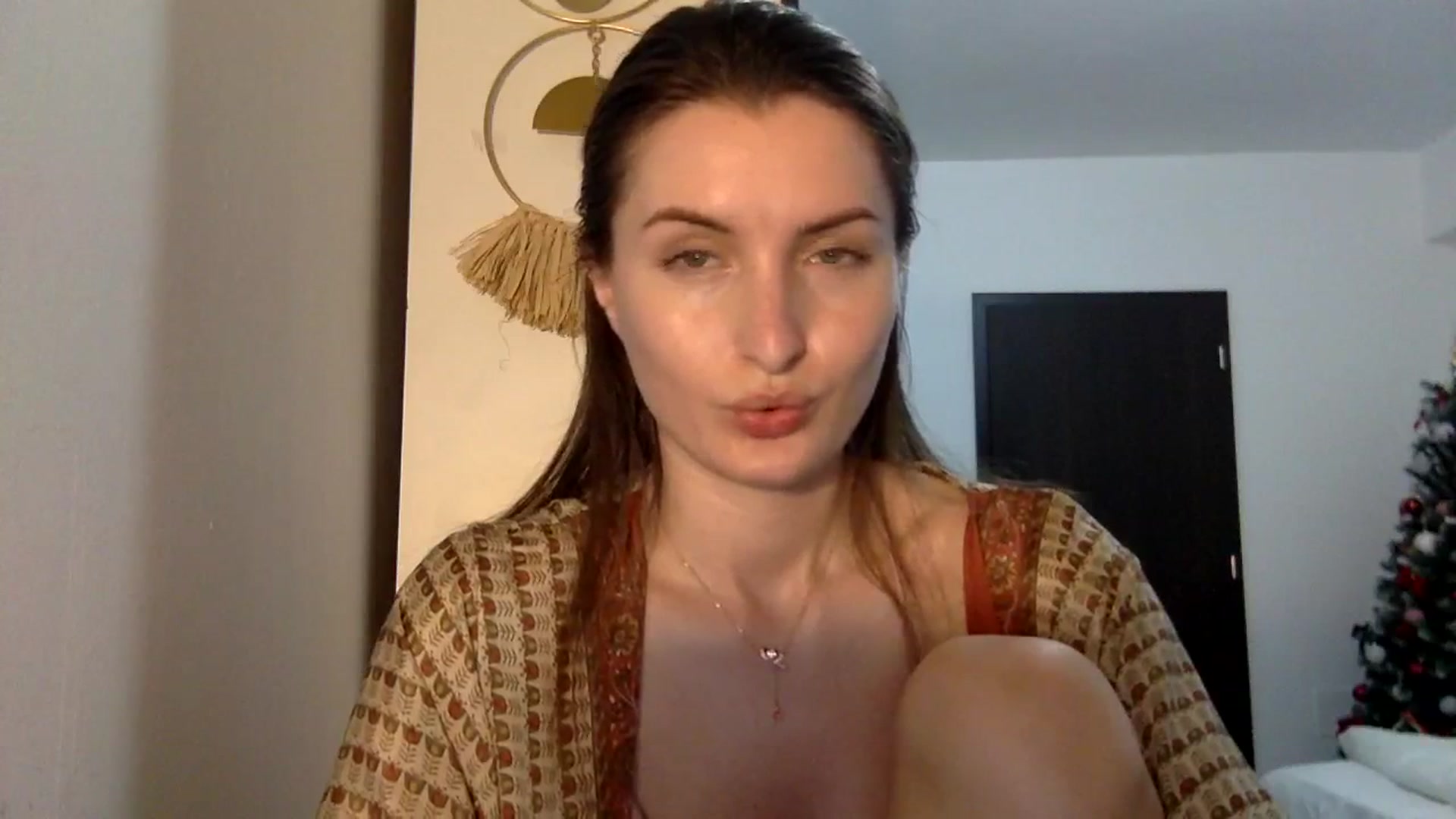 Gallery image thumbnail from EmilyRosier's myfreecams stream on, 03/31/2024, 21:33 image 11 of 20