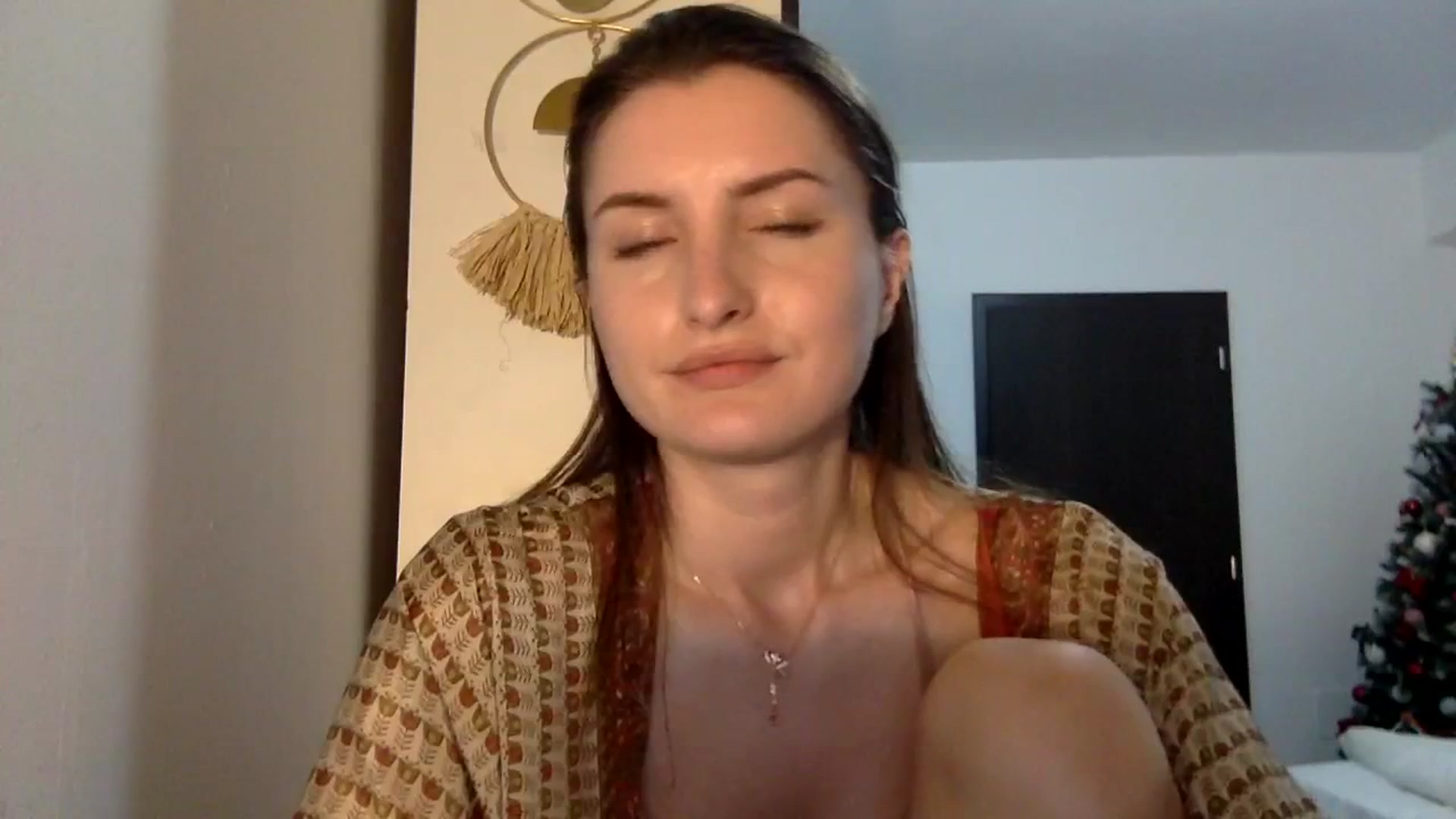 Gallery image thumbnail from EmilyRosier's myfreecams stream on, 03/31/2024, 21:33 image 6 of 20