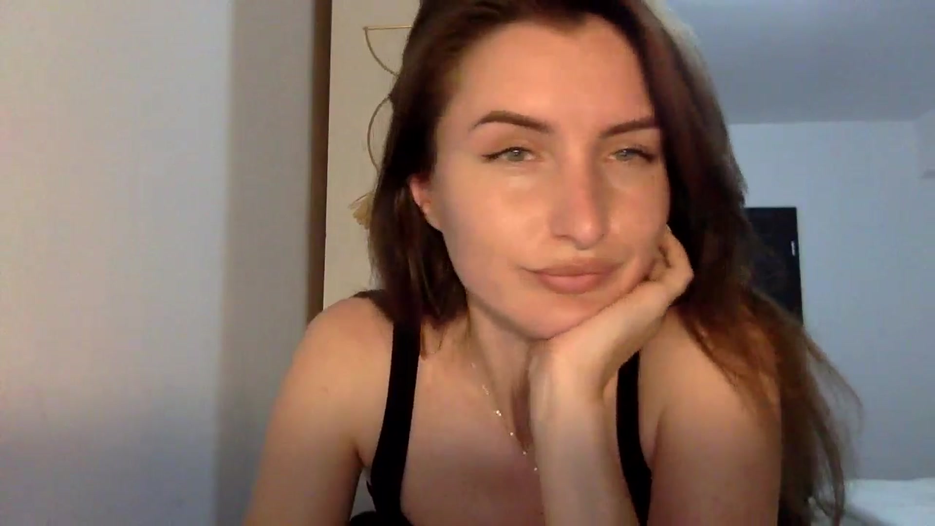 Gallery image thumbnail from EmilyRosier's myfreecams stream on, 04/21/2024, 20:25 image 2 of 20